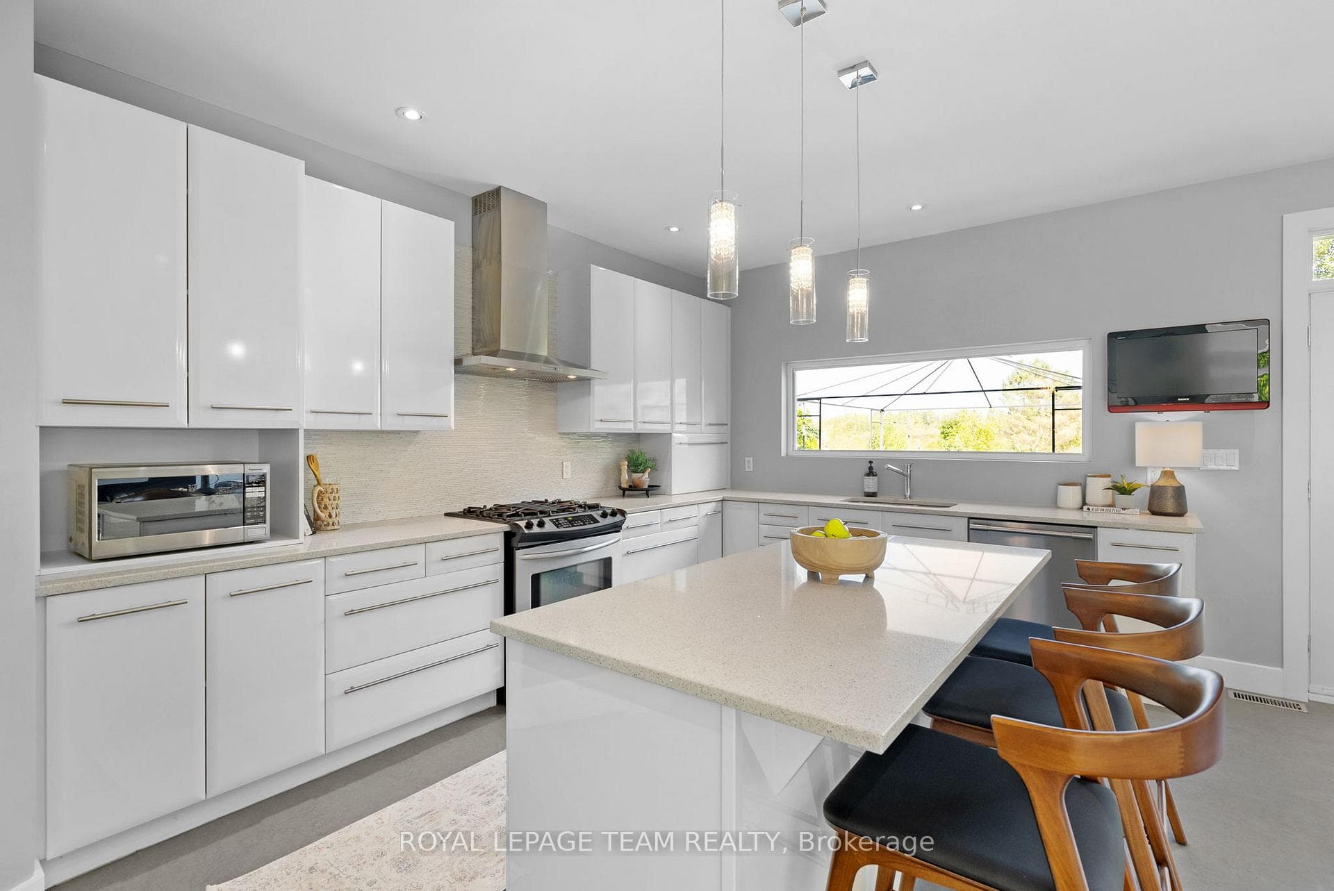 1700 Peter Robinson Road photo 10
