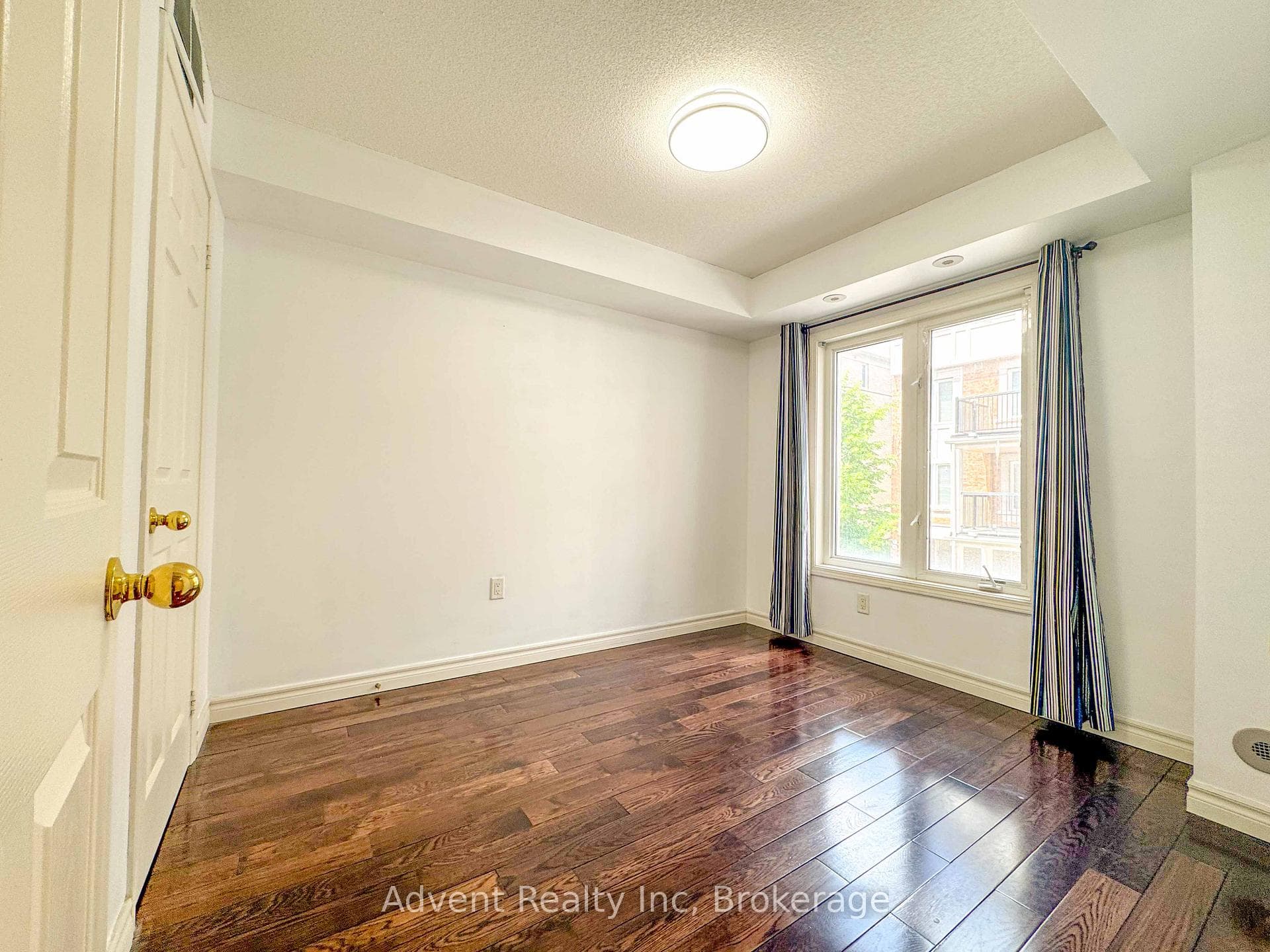 160 Louisbourg Way photo 6