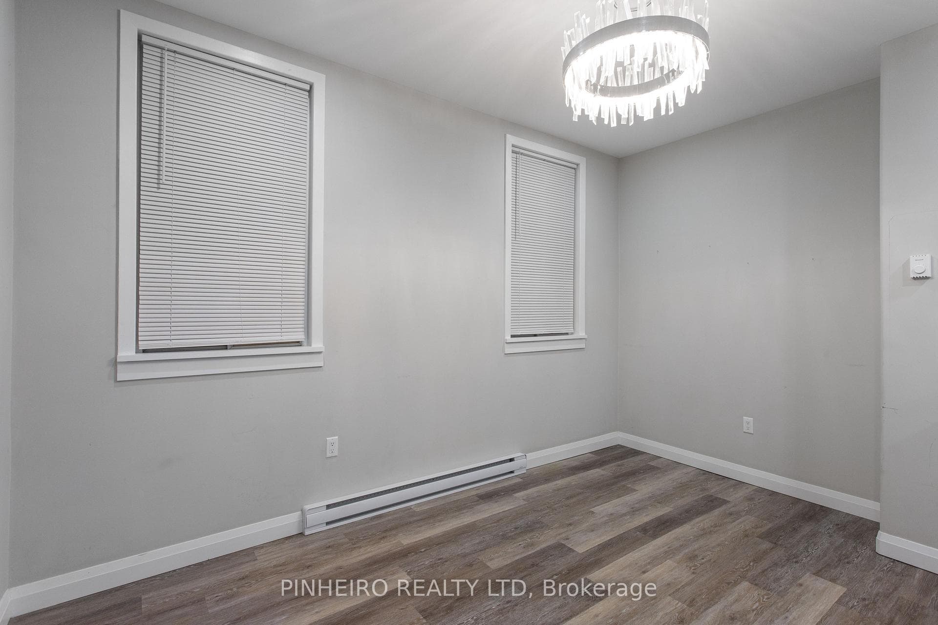 354 Wellington Street Unit 4 photo 5