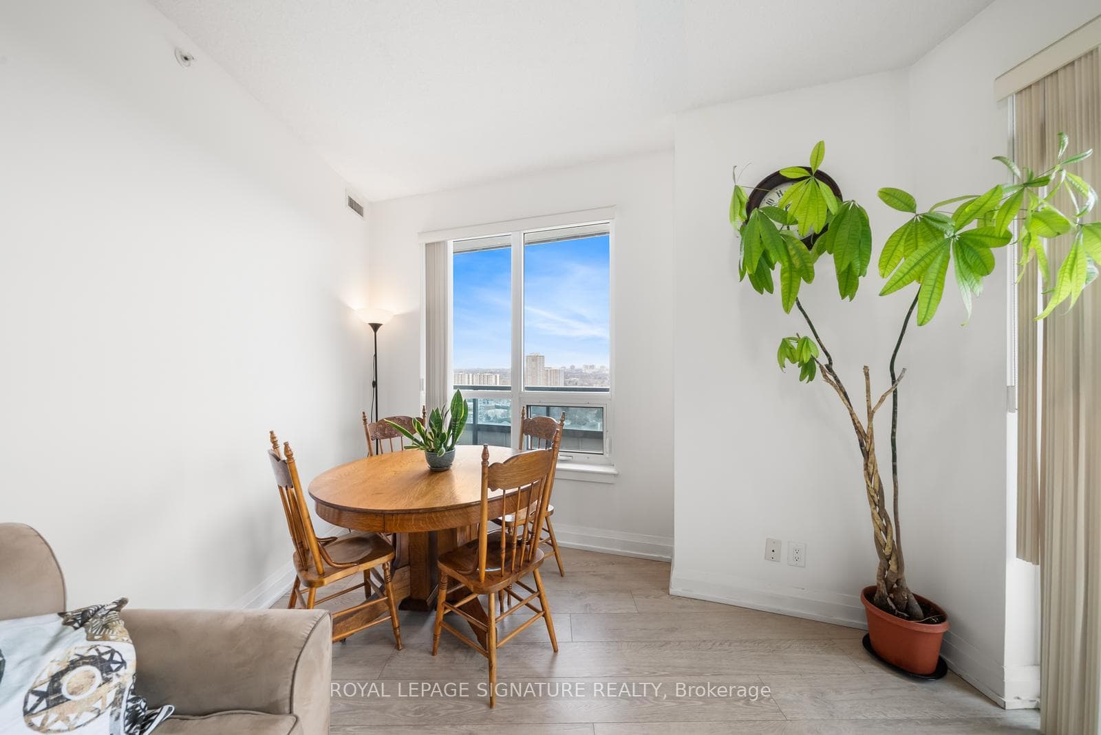 7171 Yonge Street Unit 2108 photo 5