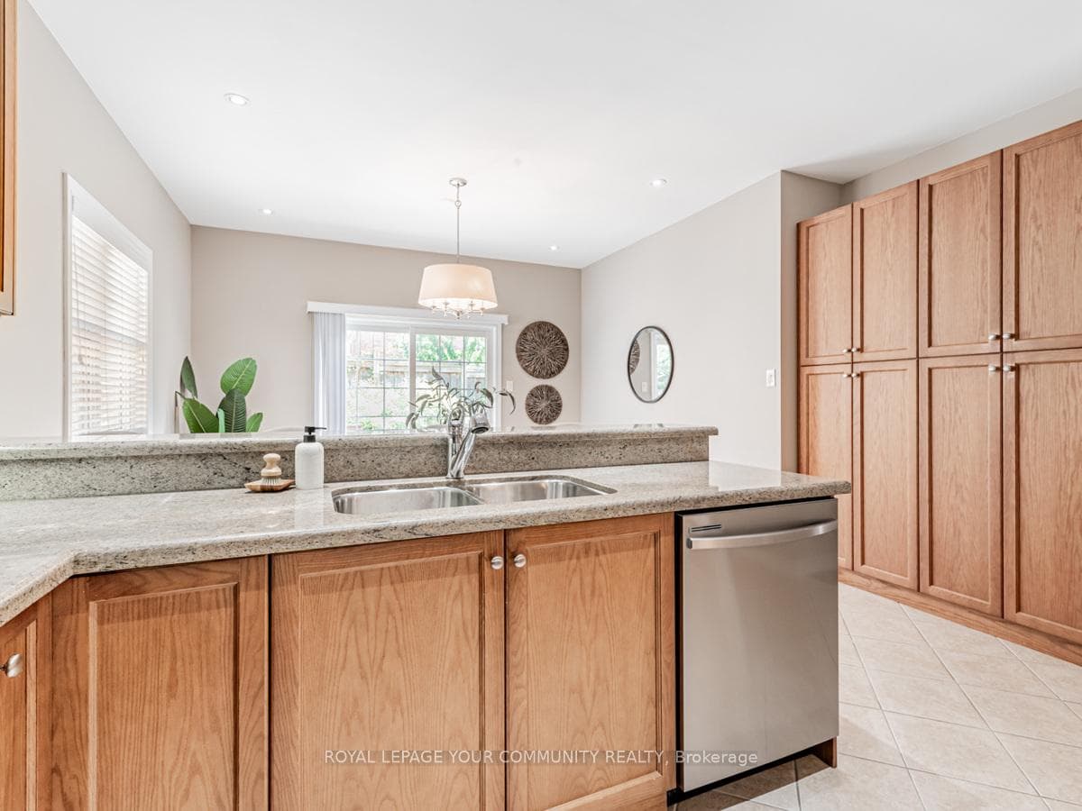 201 Queen Filomena Avenue photo 15