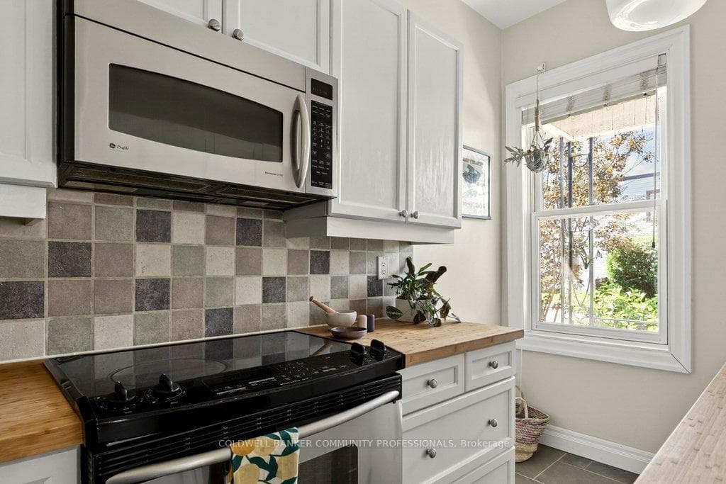 394 Bay Street photo 19