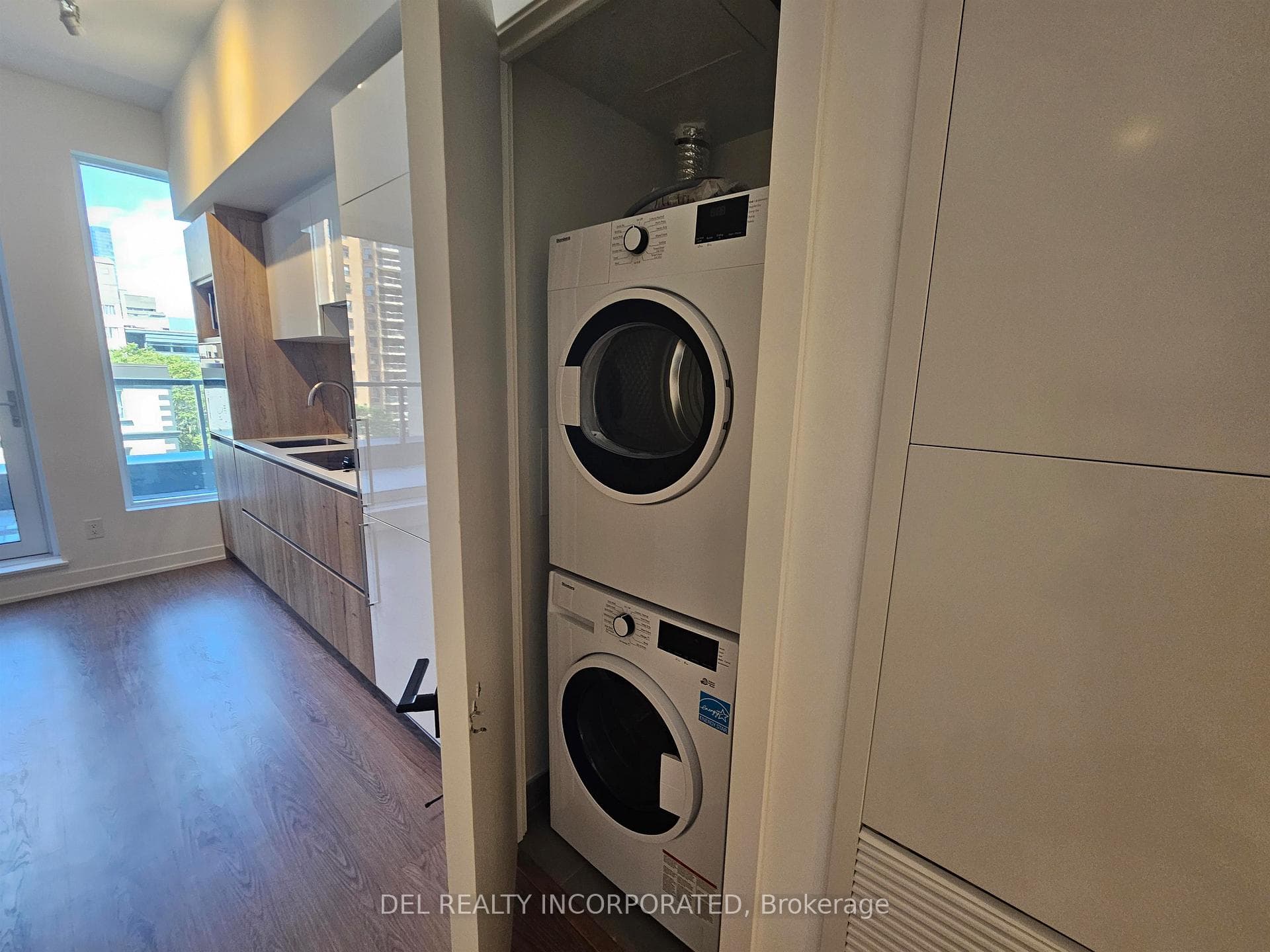319 Jarvis Street Unit 503 photo 2