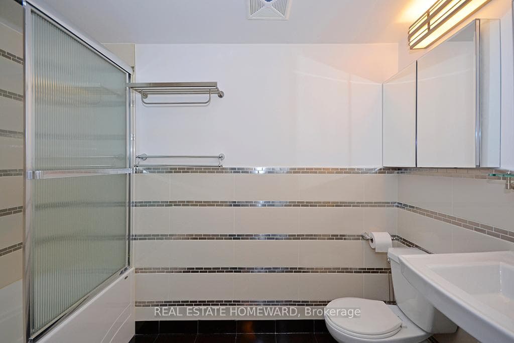 117 Gerrard Street Unit 206 photo 17
