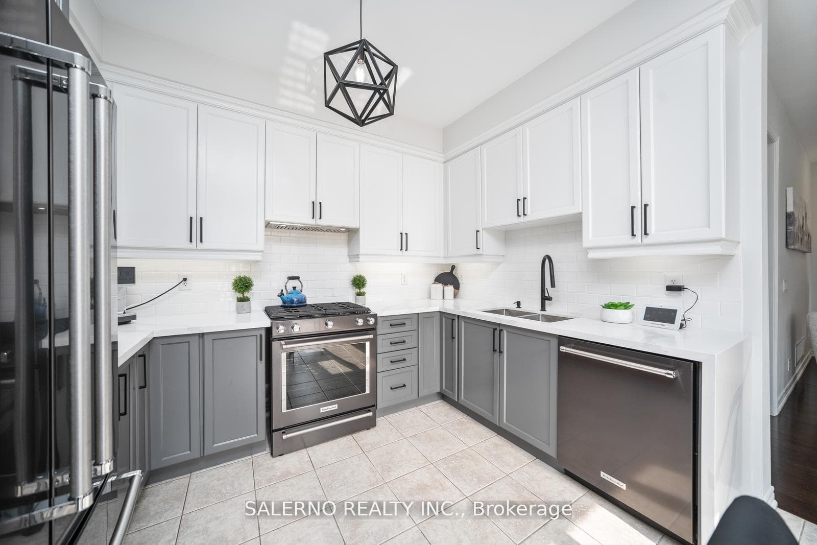 547 Woodspring Avenue photo 13
