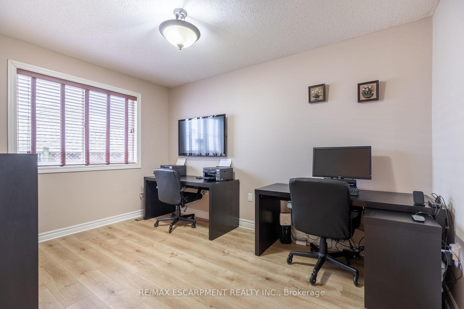 46 Woodside Square photo 13