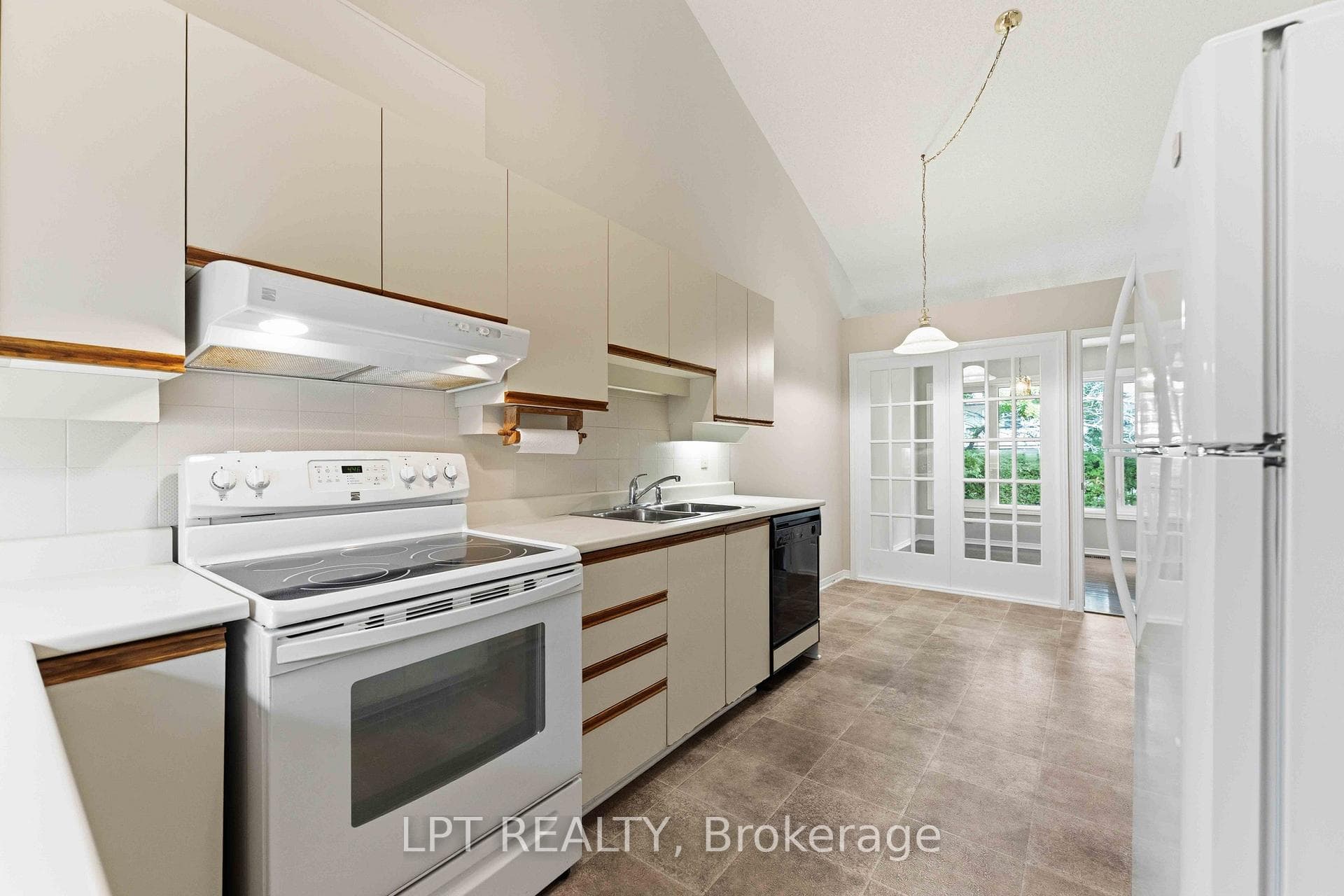 24 Grand Cedar Court Unit 40 photo 11