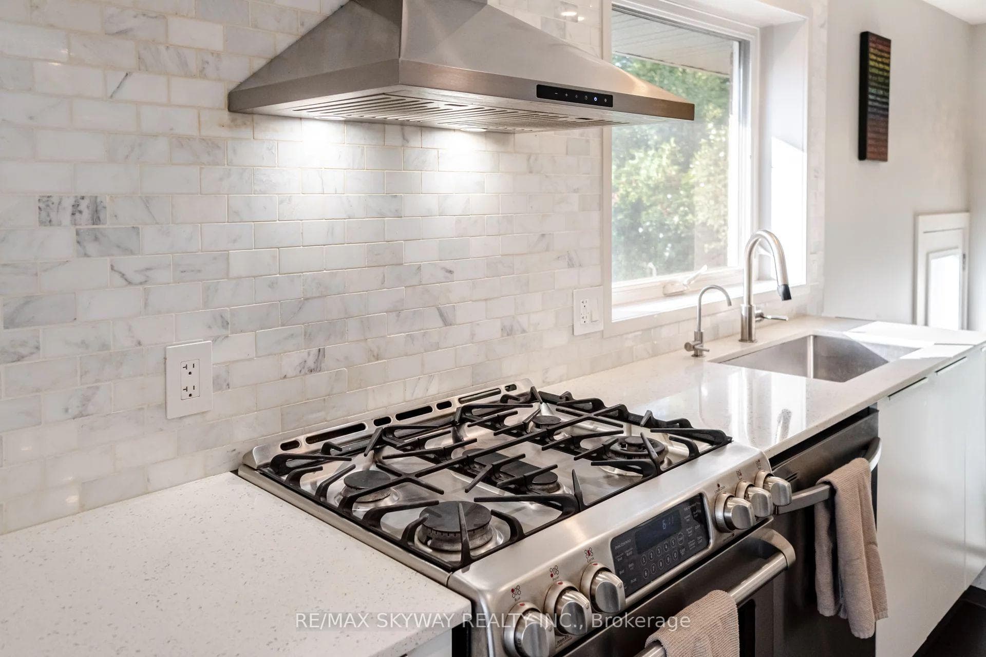 1111 Pinegrove Road photo 13