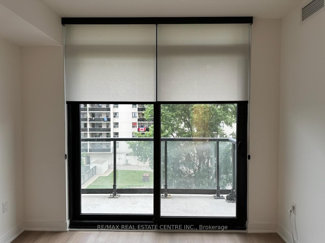 86 Dundas Street Unit 413 photo 25