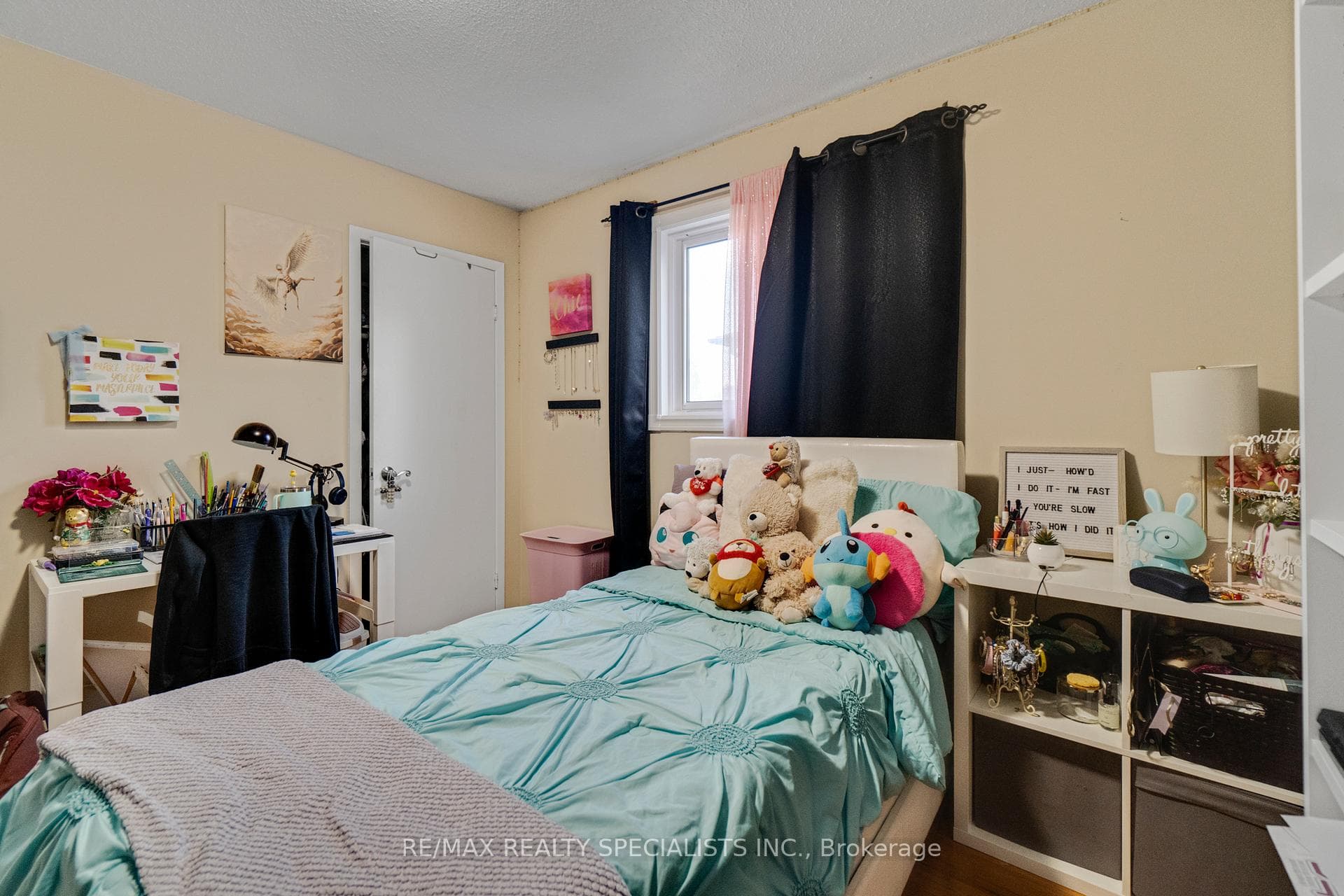 8 Malcolm Crescent photo 16