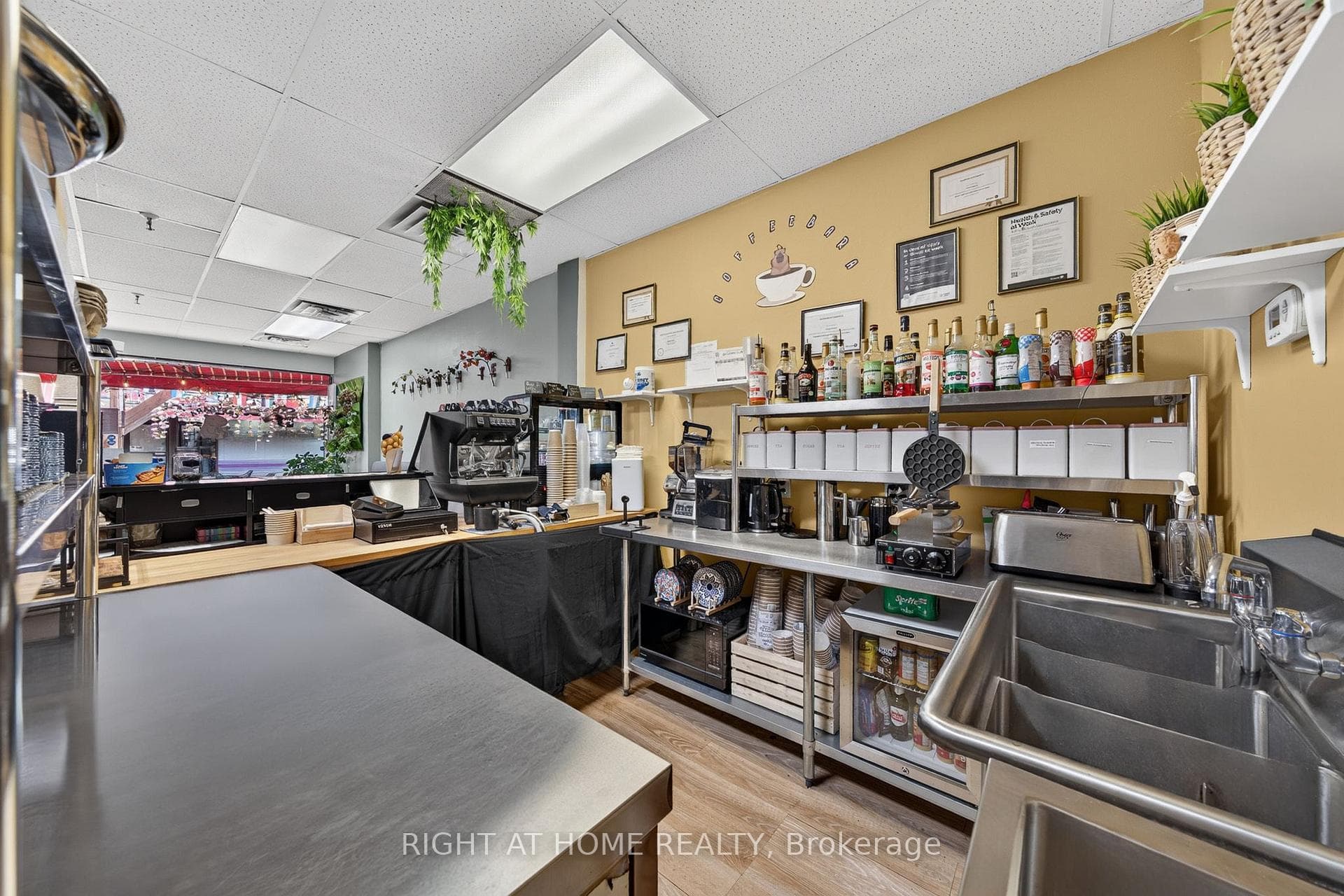 2323 Bloor Street Unit 105 photo 7