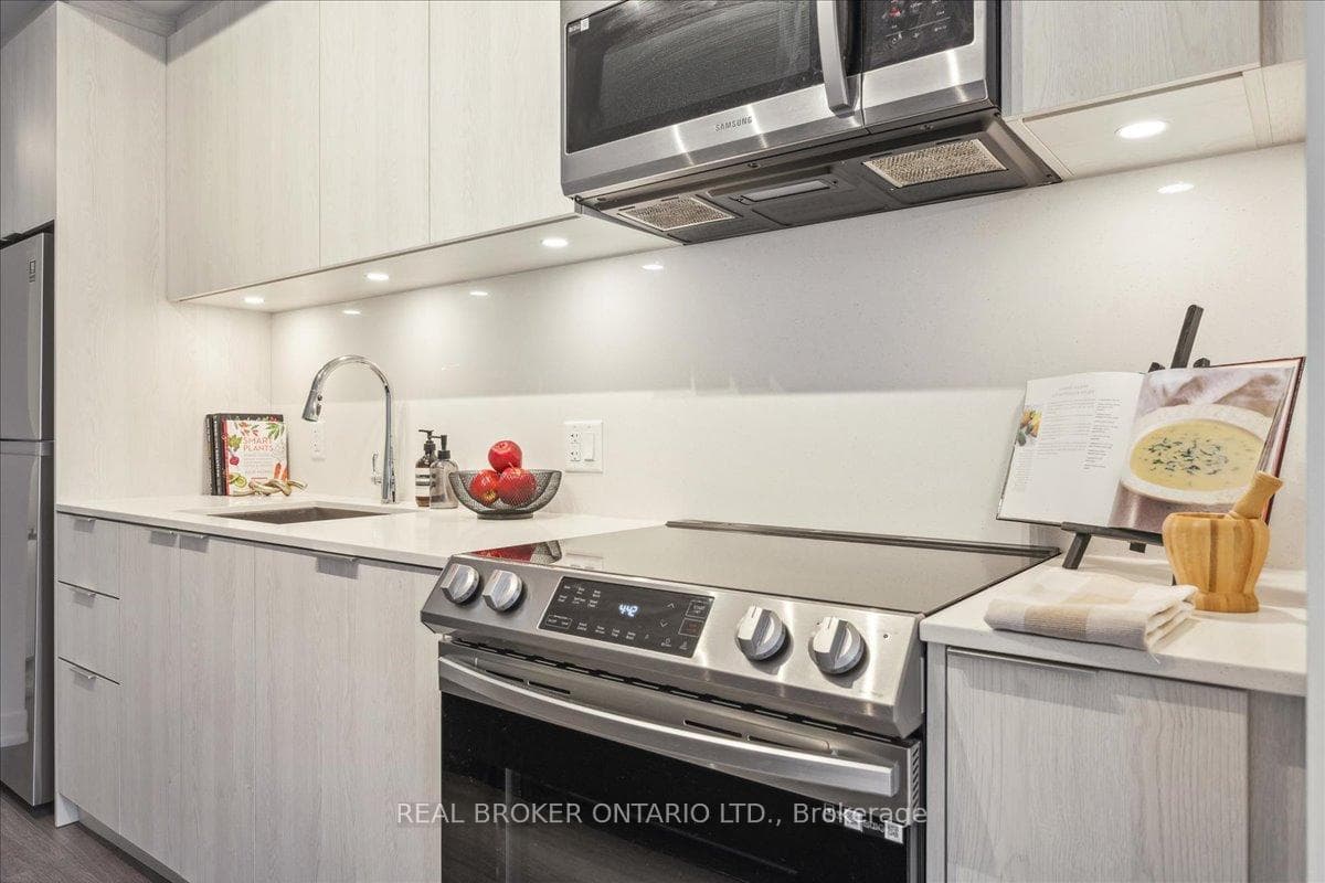 357 King Street Unit 2201 photo 15