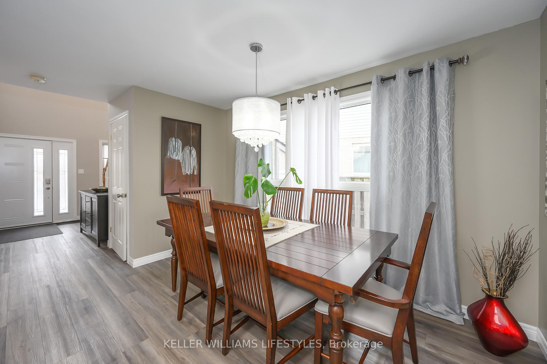 526 Cuthbert Circle photo 4