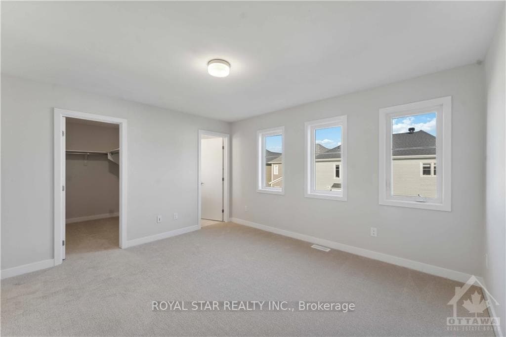 126 HACKAMORE Crescent photo 15
