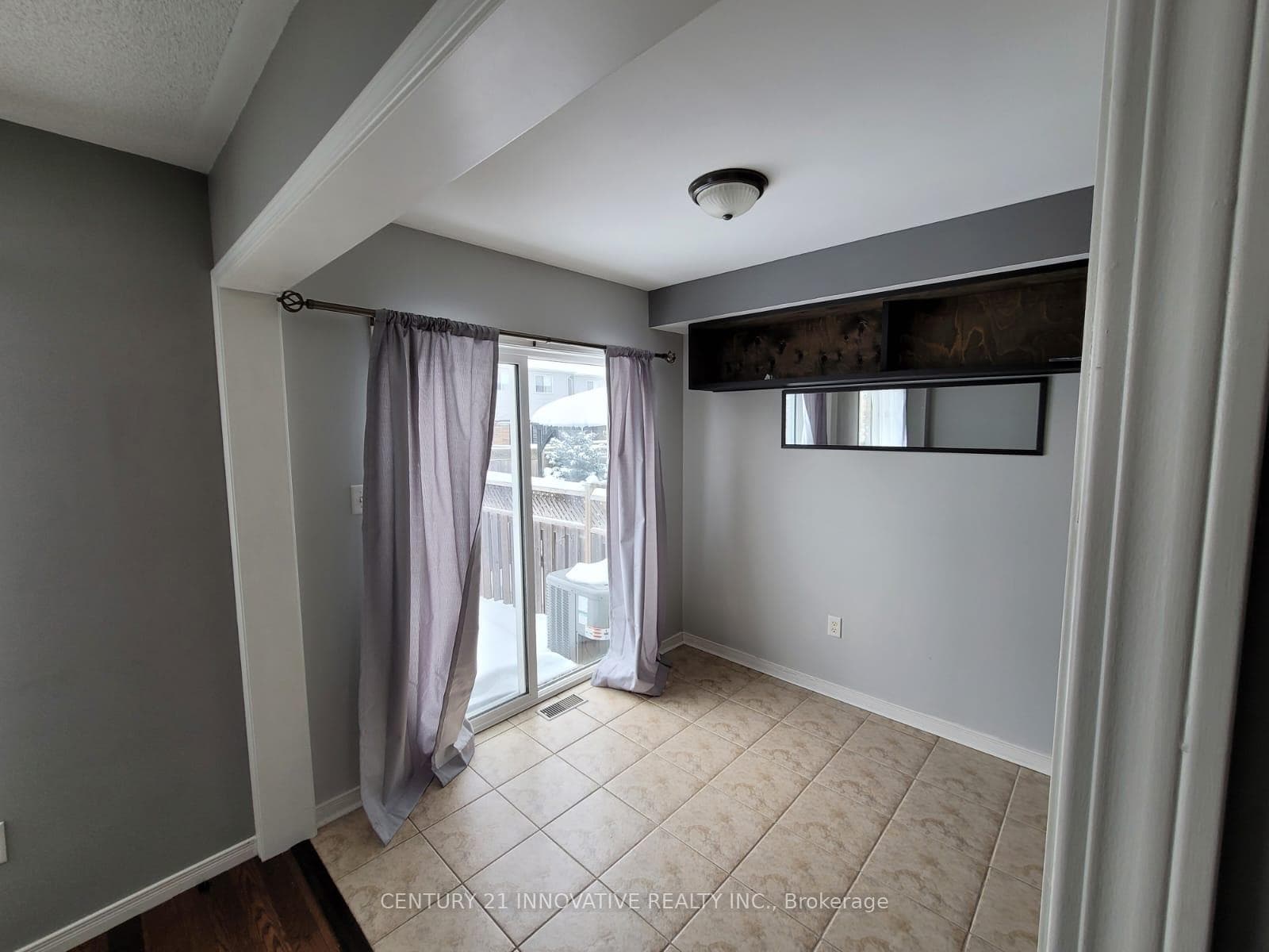 58 Lookout Street photo 3