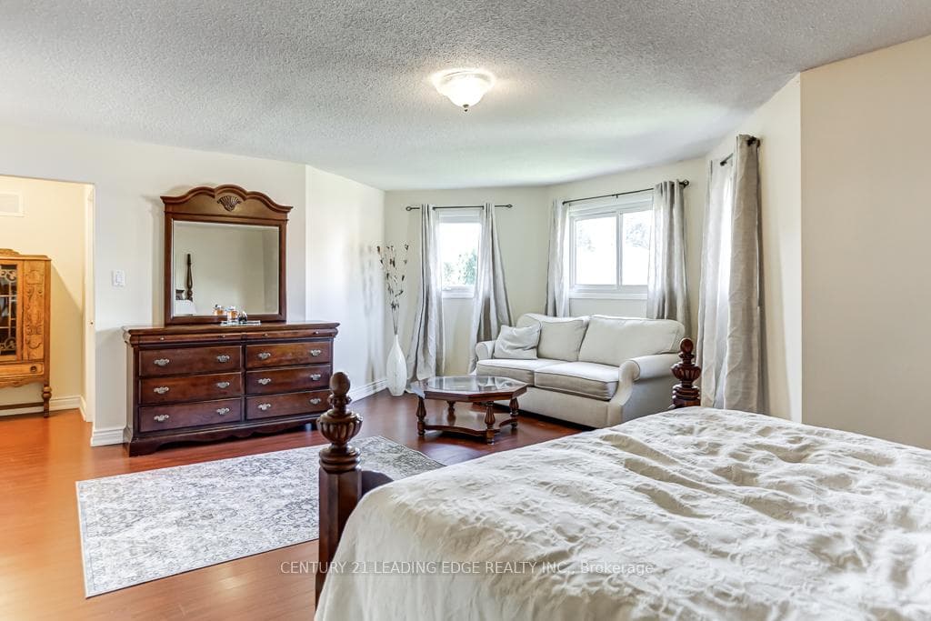 12 MARCUS Crescent photo 22