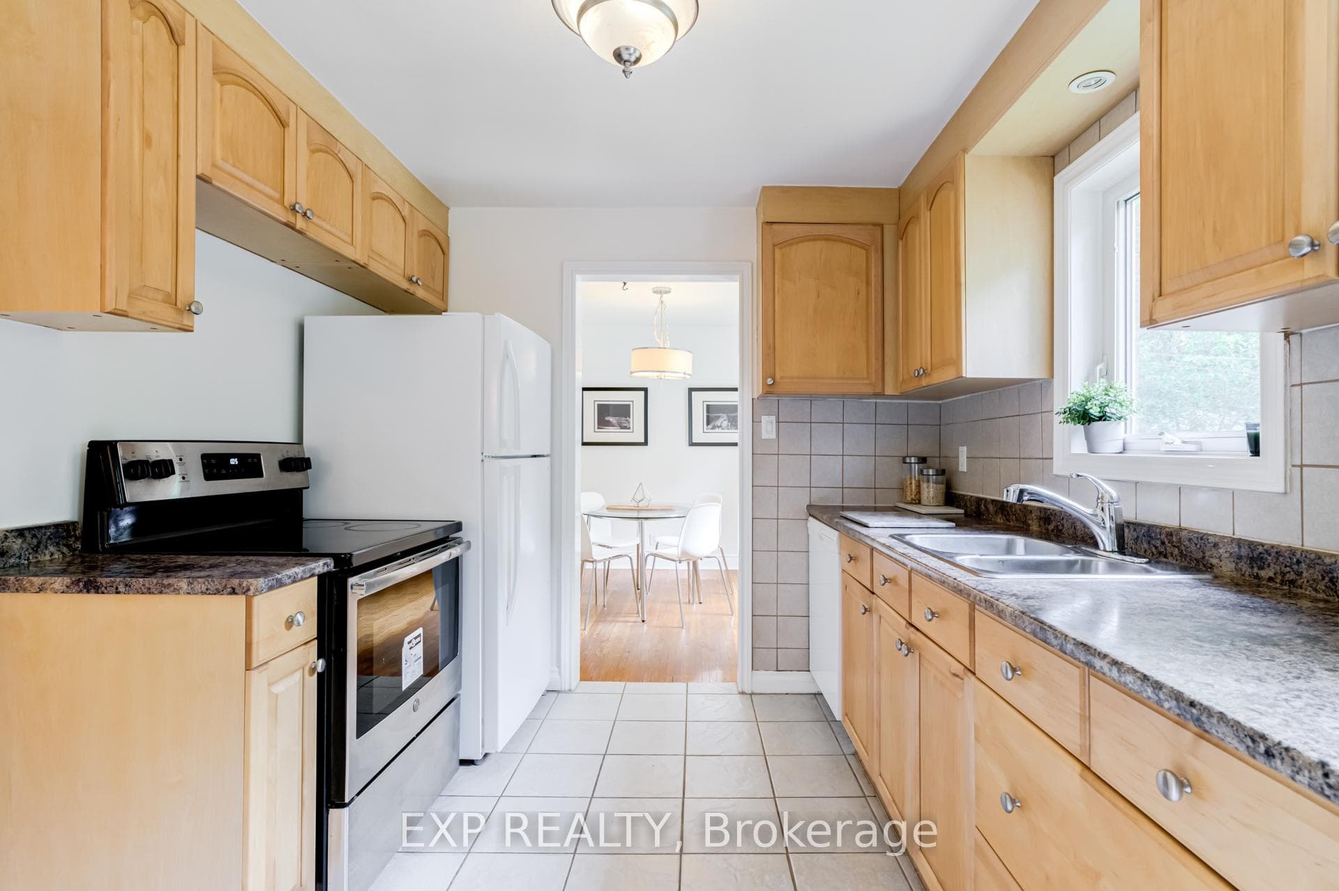 83 Lundy's Lane photo 11