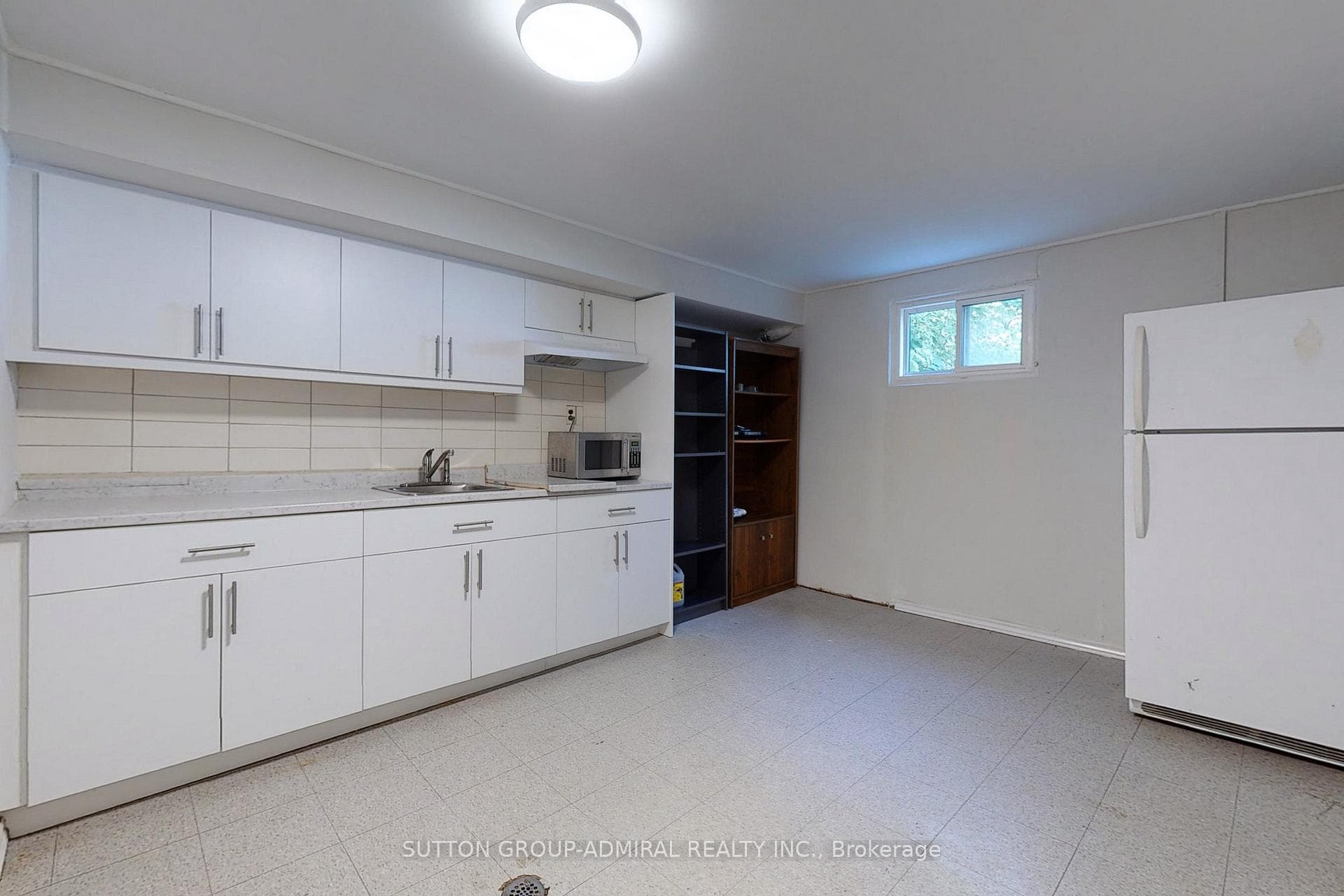 24 Elise Terrace Unit Lower photo 2