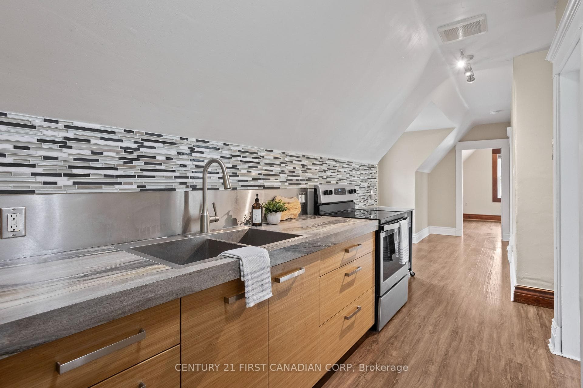 16 Woodward Avenue photo 25