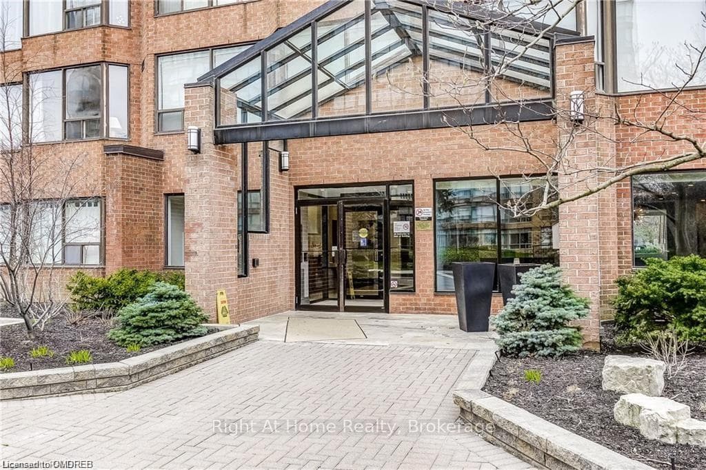 1270 MAPLE CROSSING Boulevard Unit 1903 photo 4