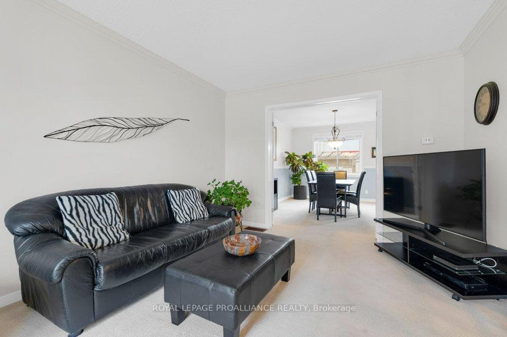30 Springbrook Crescent photo 16