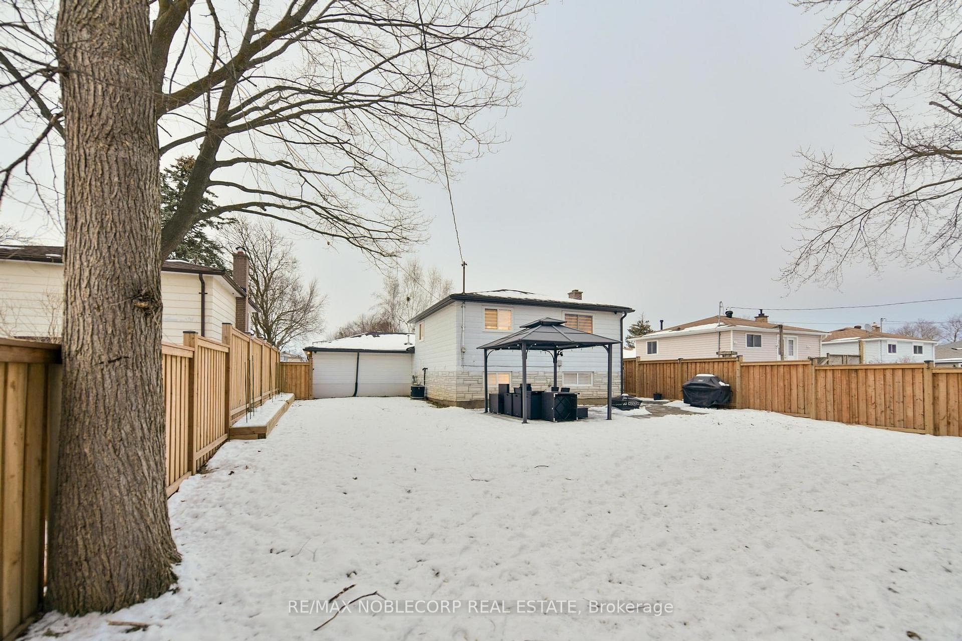 15 Eastern Avenue photo 37