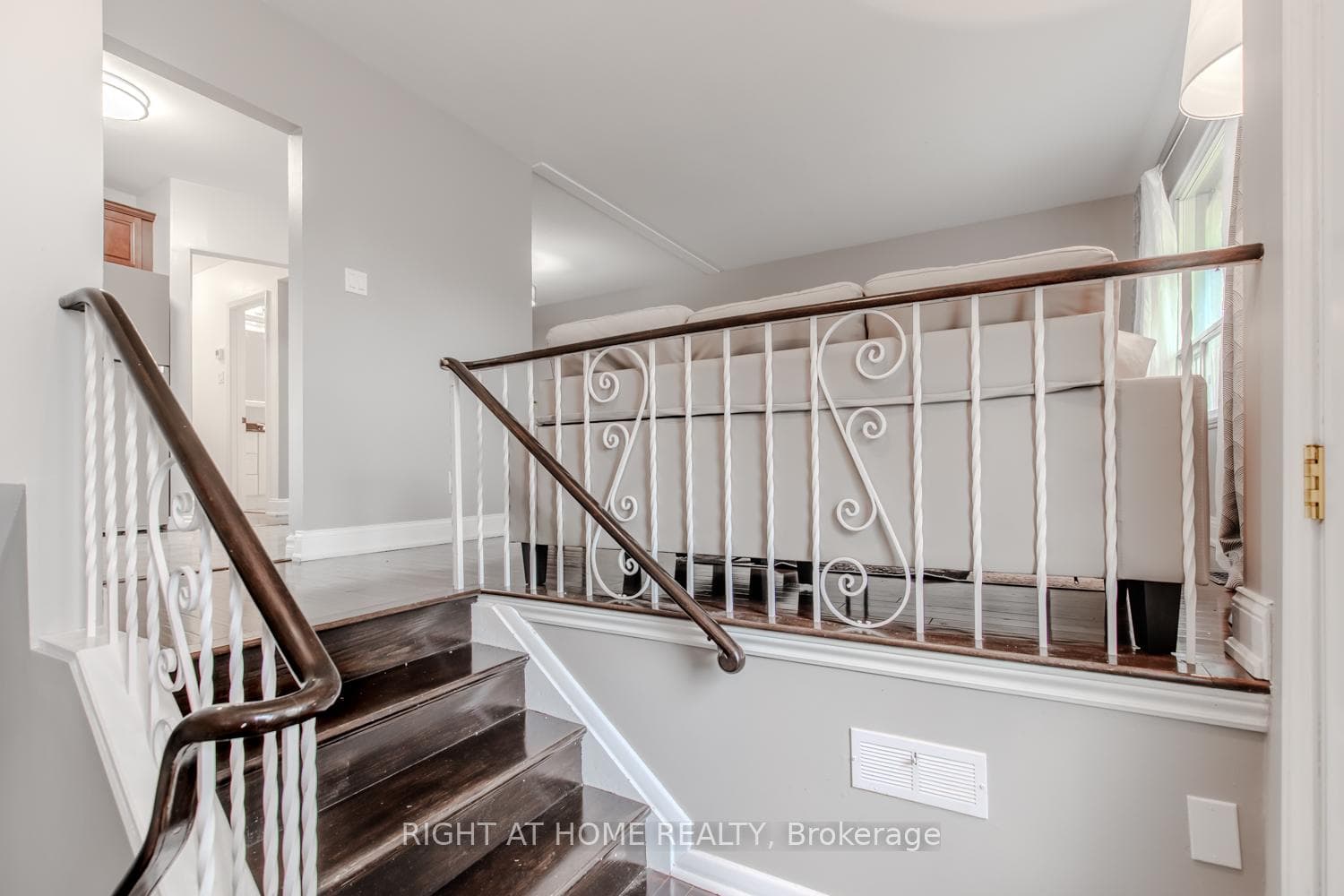 12 Murellen Crescent photo 3