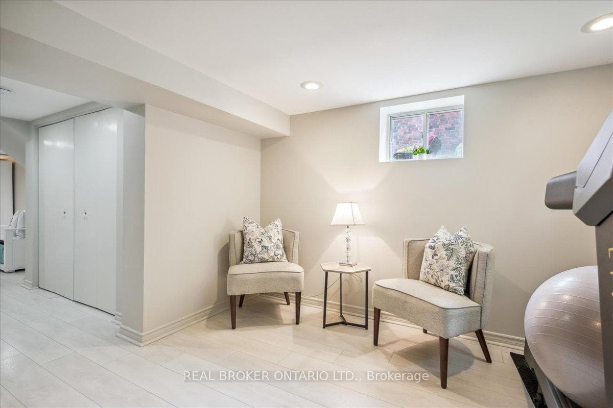 12 Parkview Heights photo 24