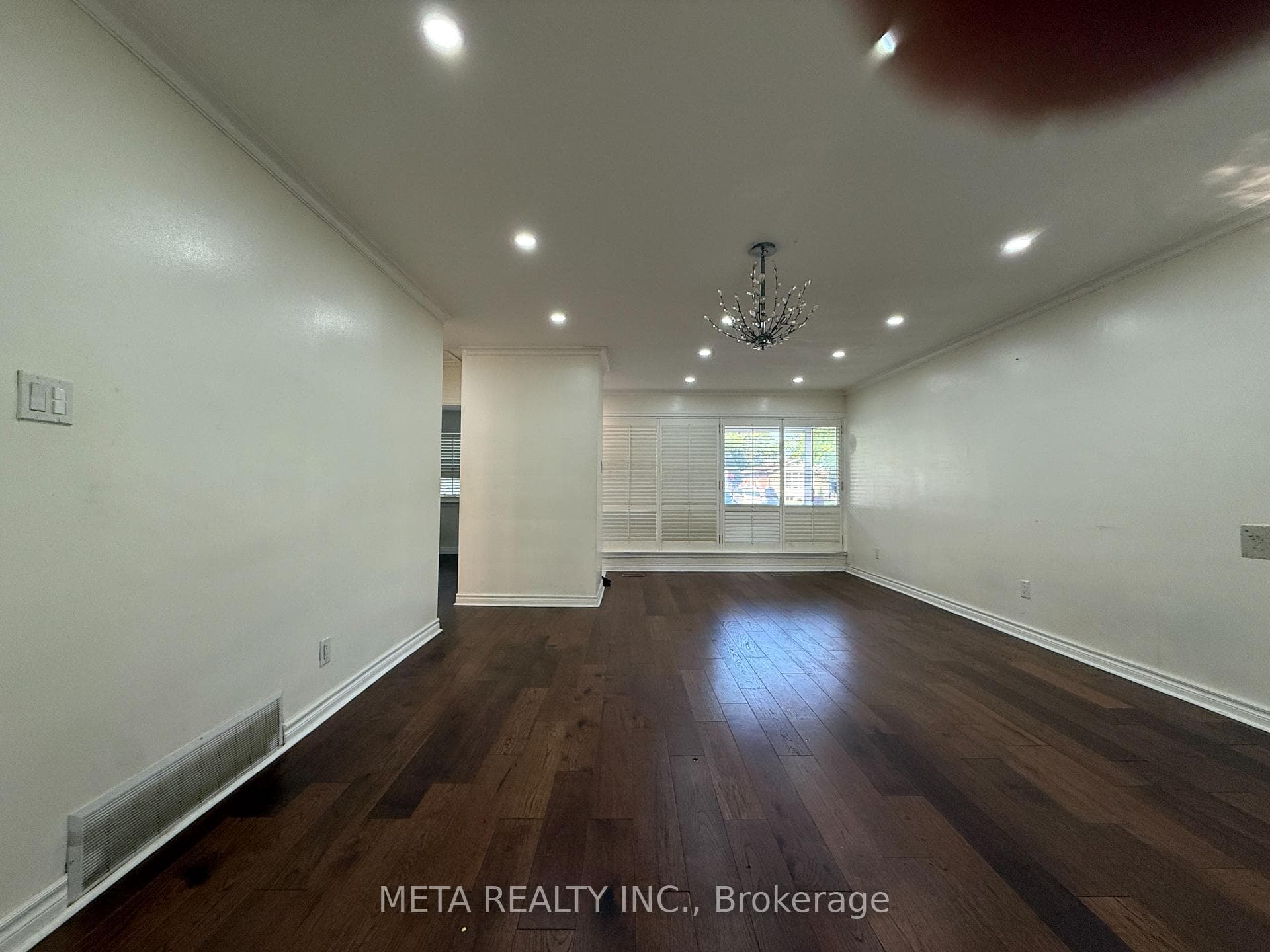 556 Mccowan Road photo 5