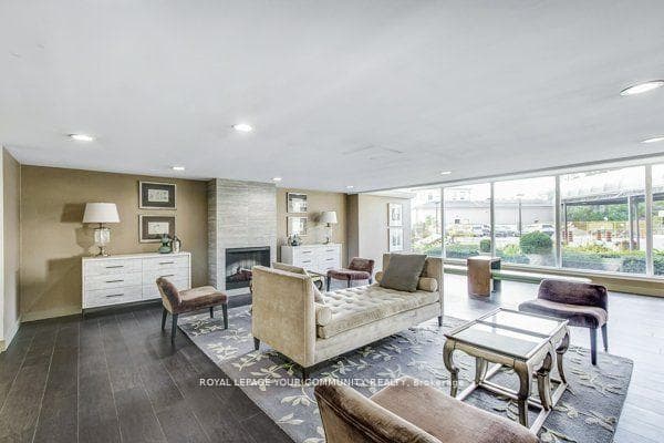 7811 YONGE Street Unit 910 photo 4