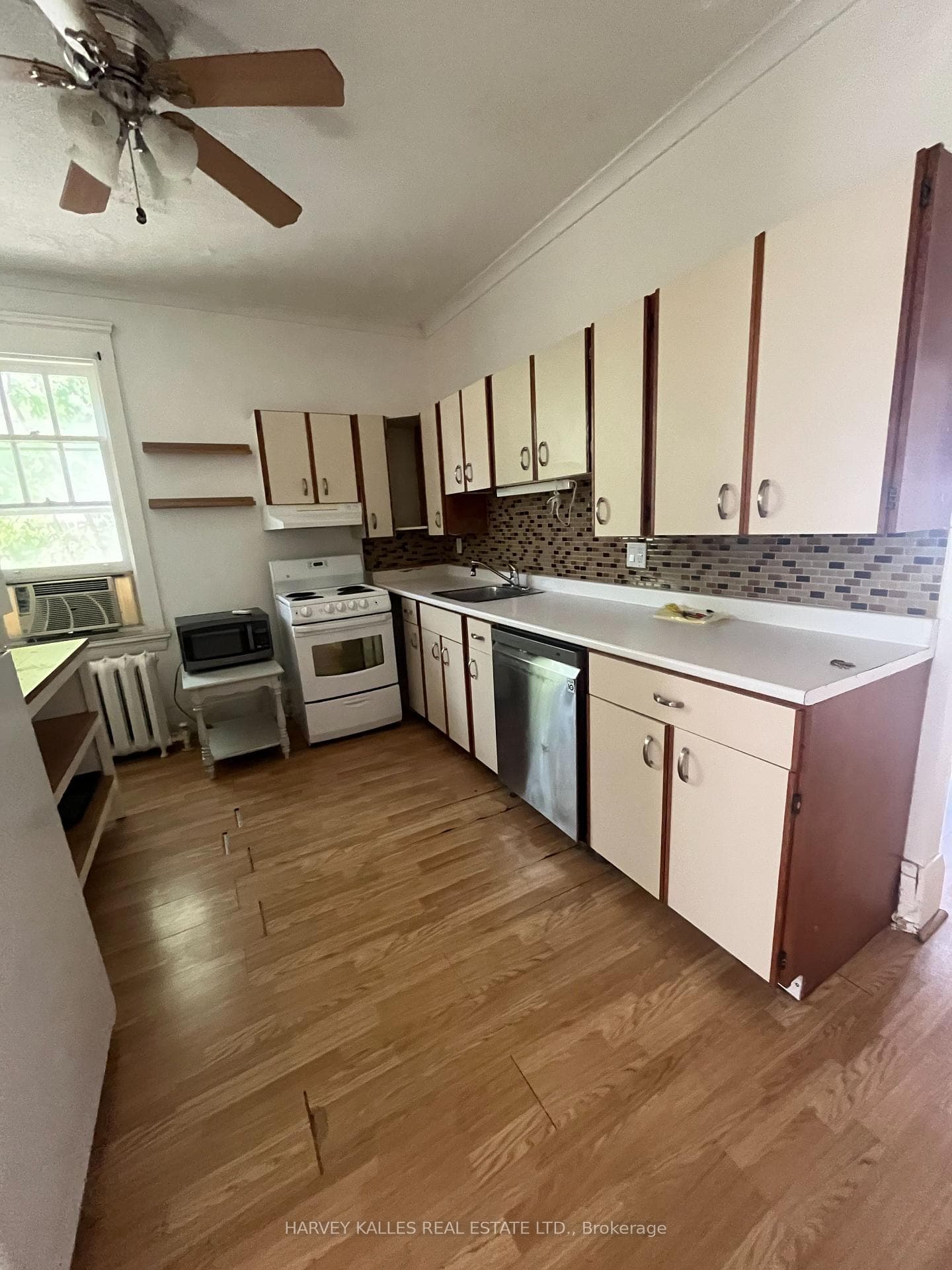 440 Avenue Road Unit 2 photo 4