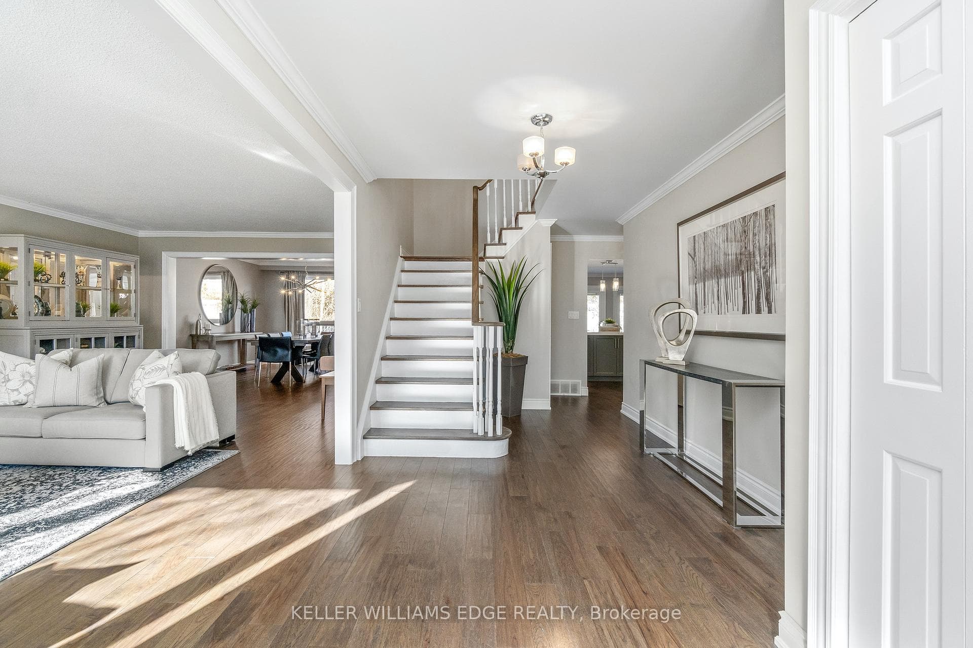 1347 Bryanston Court photo 3
