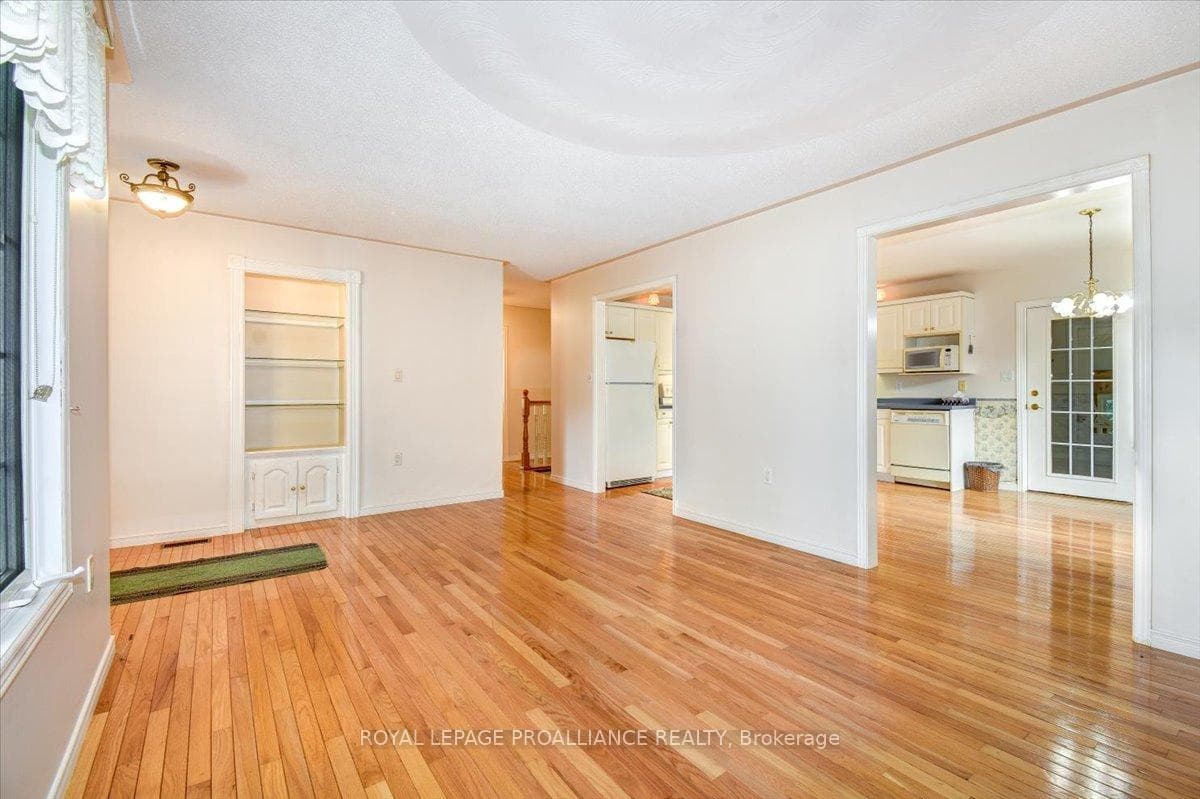 34 South Maloney Street photo 12