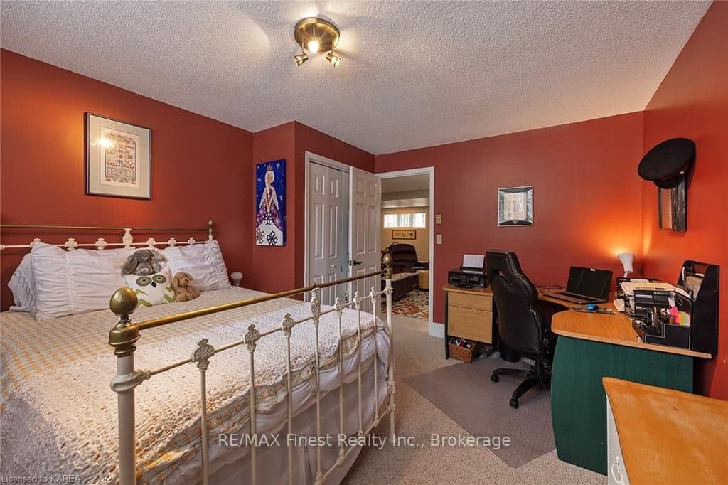 1146 LANCASTER Drive photo 35