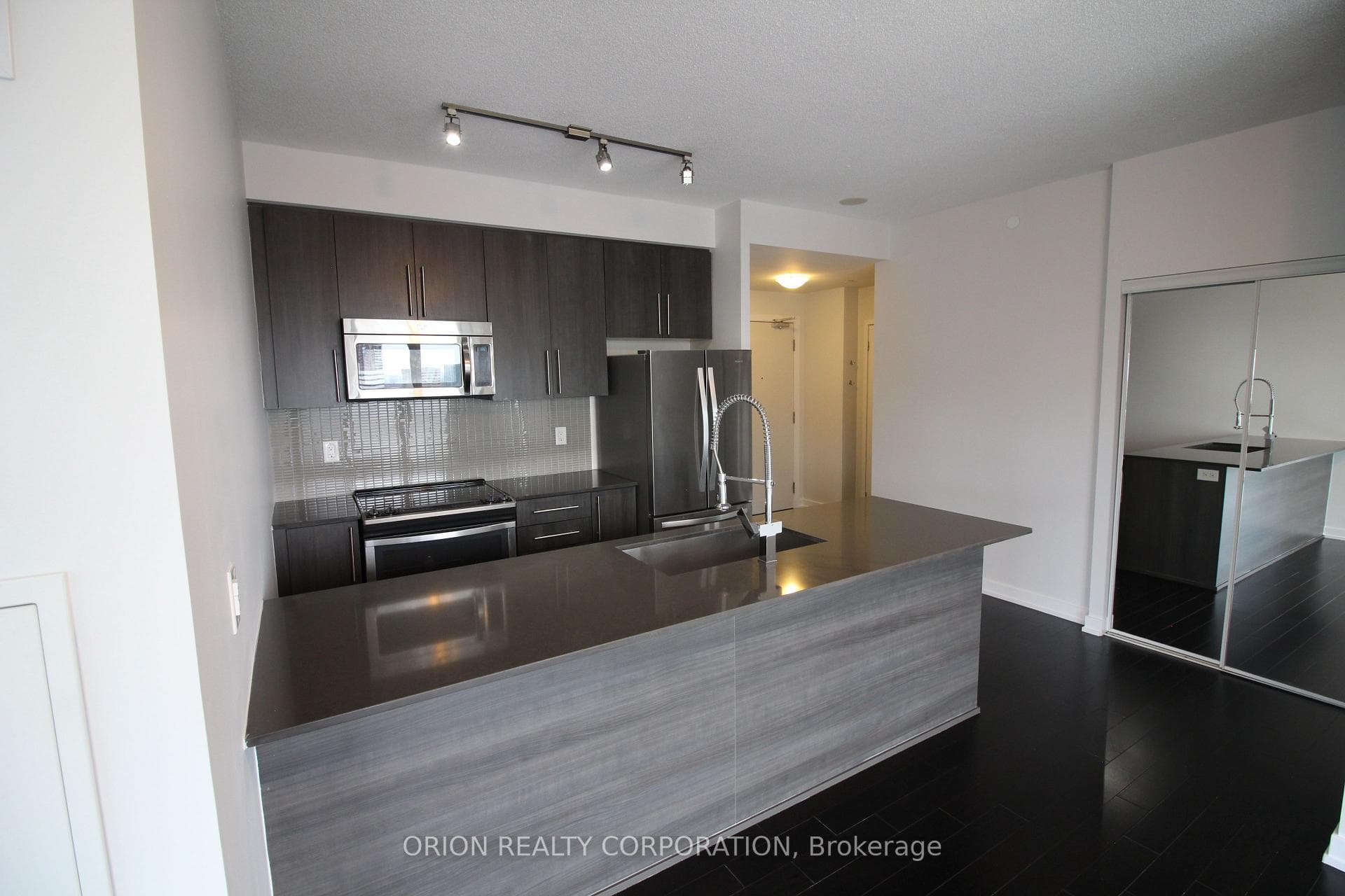 510 CURRAN Place Unit 1009 photo 6