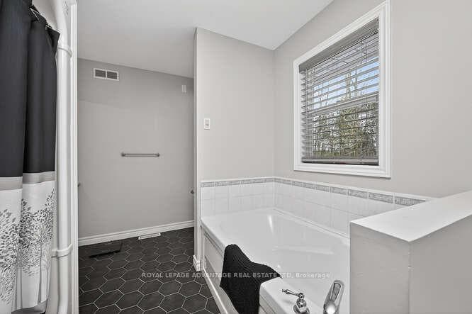 MF PRIMARY ENSUITE