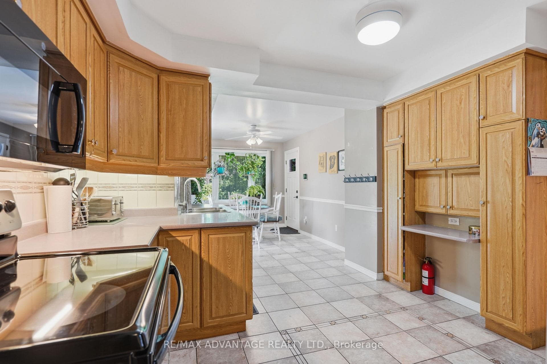 120 Champlain Crescent photo 11