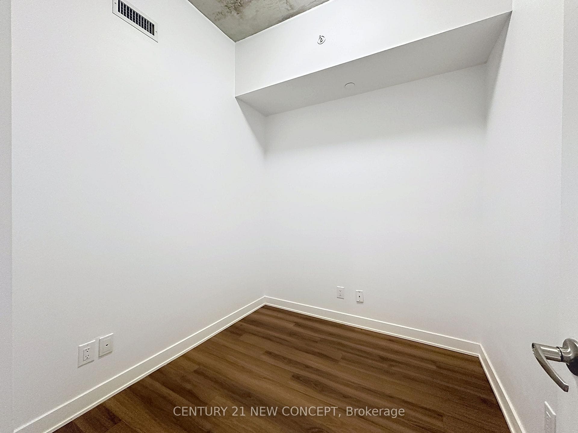 210 Simcoe Street Unit 1909 photo 7