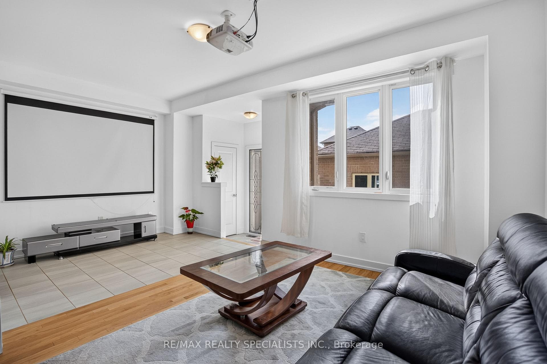 261 INSPIRE Boulevard photo 18