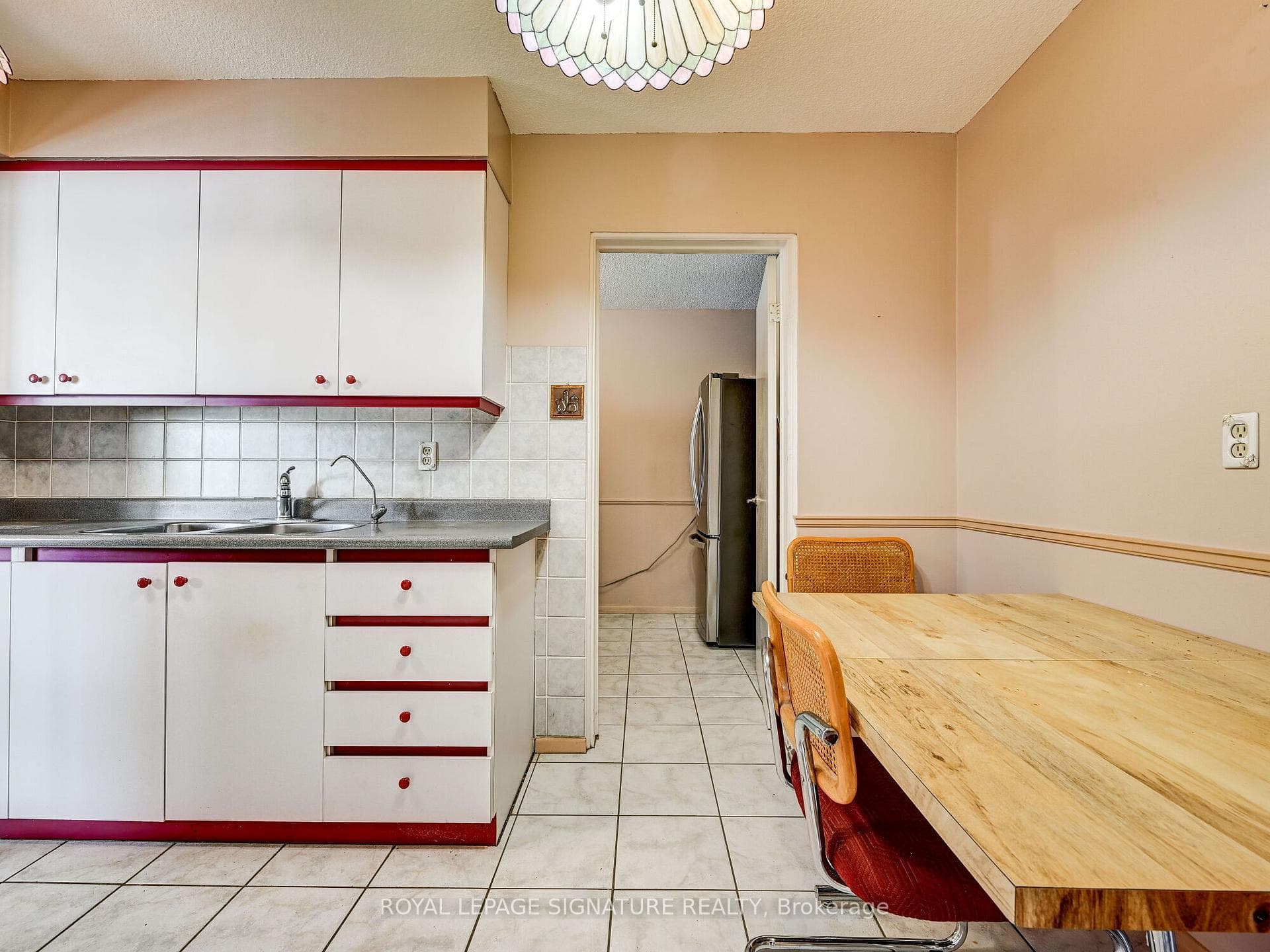 3170 Kirwin Avenue Unit 201 photo 10