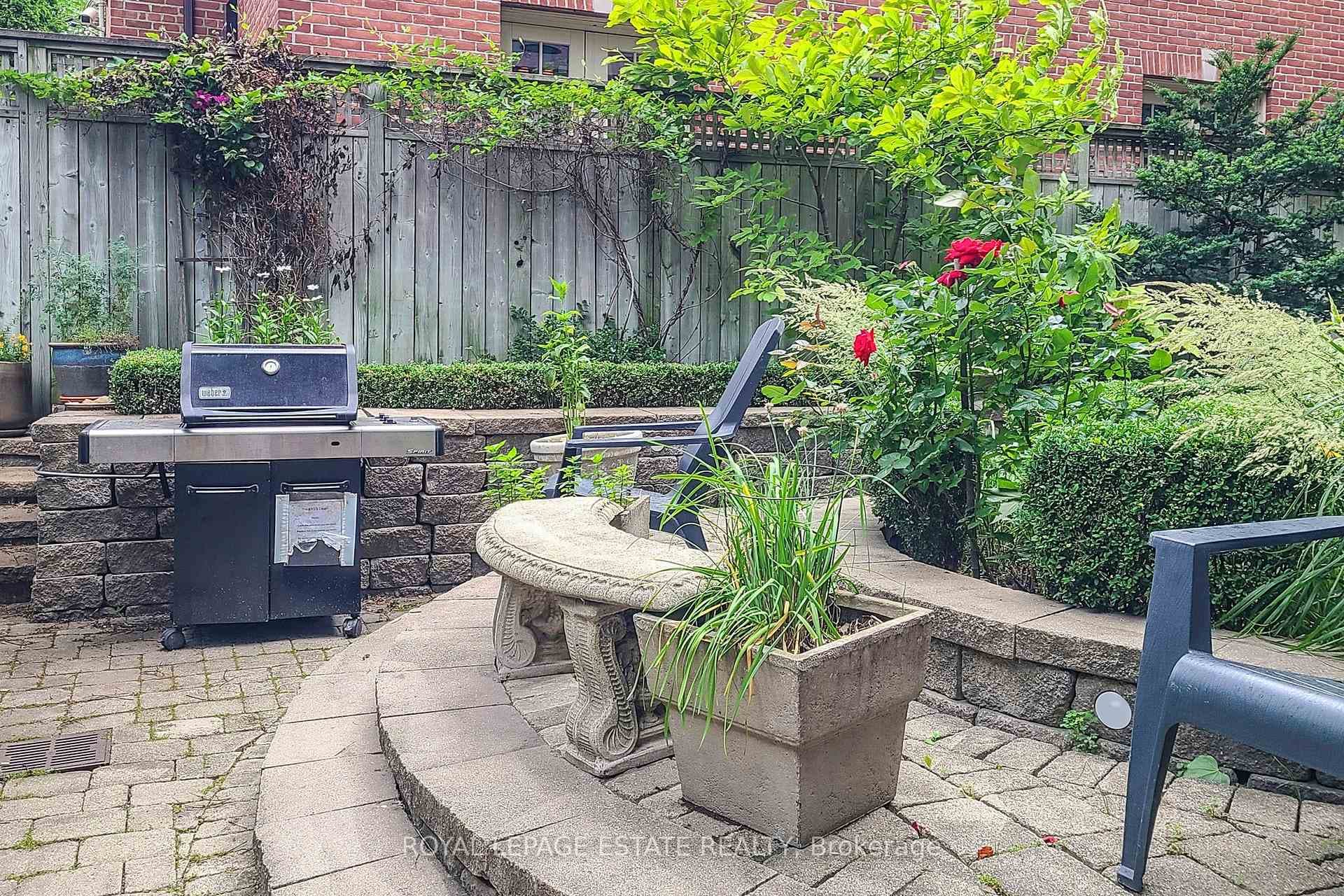 901 Queen Street Unit 207 photo 27