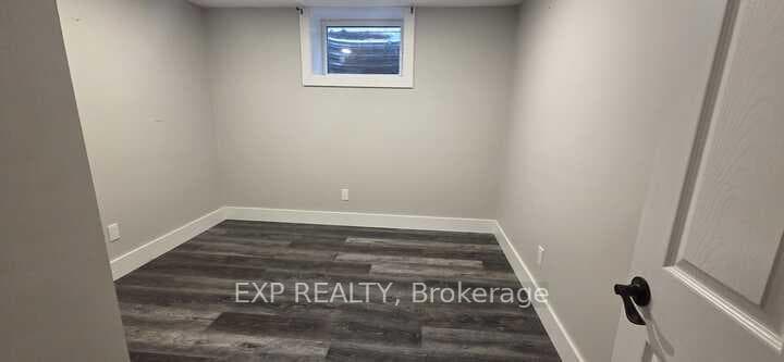 96 Geneva Crescent Unit B photo 10