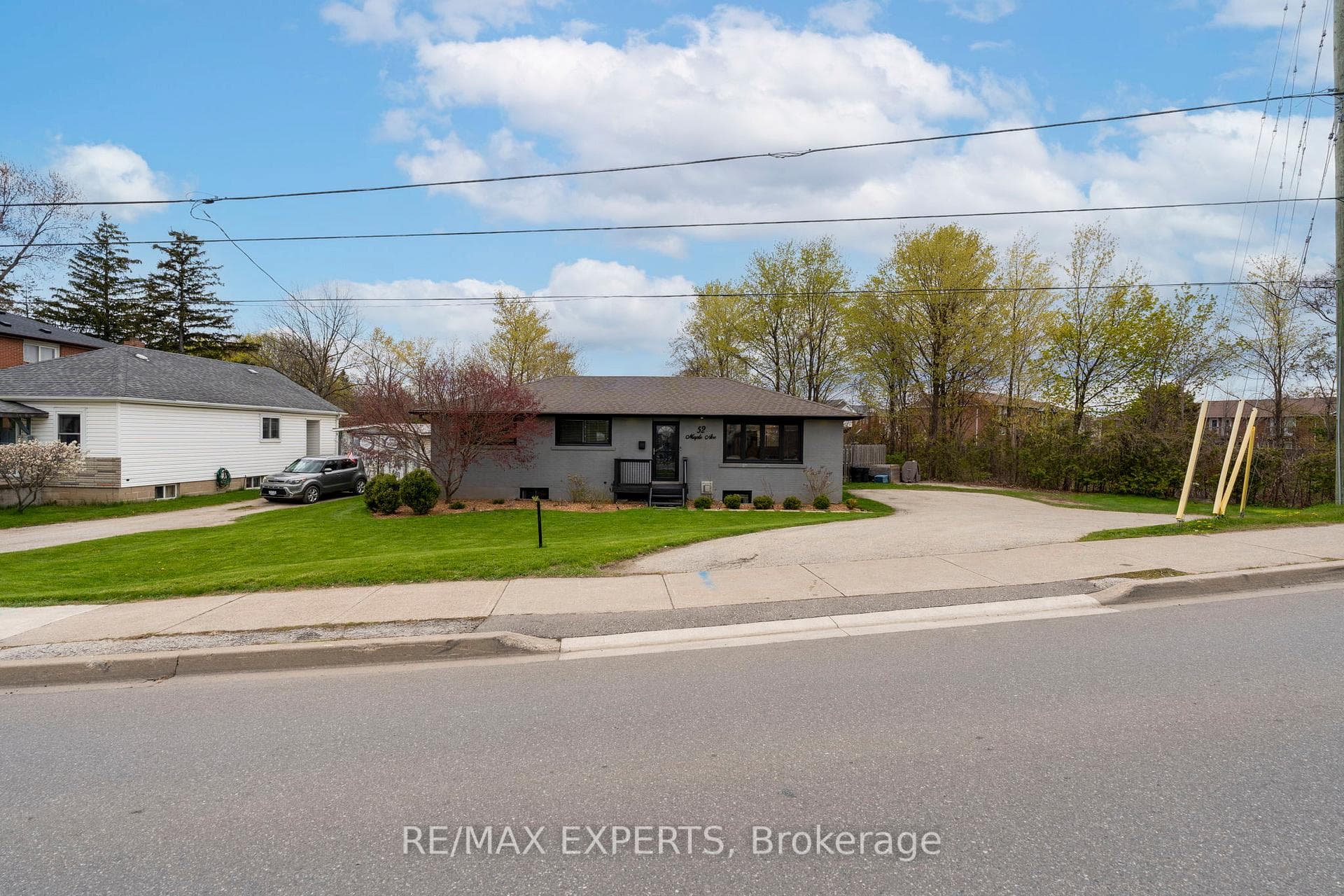 52 Maple Avenue photo 3