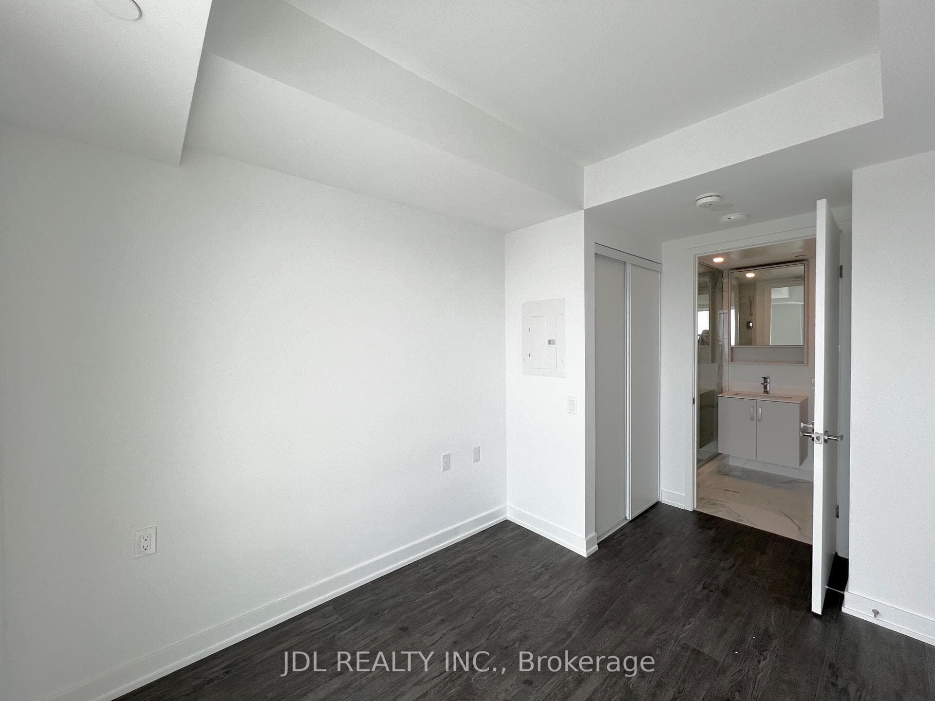 88 Queen Street Unit 3207 photo 11