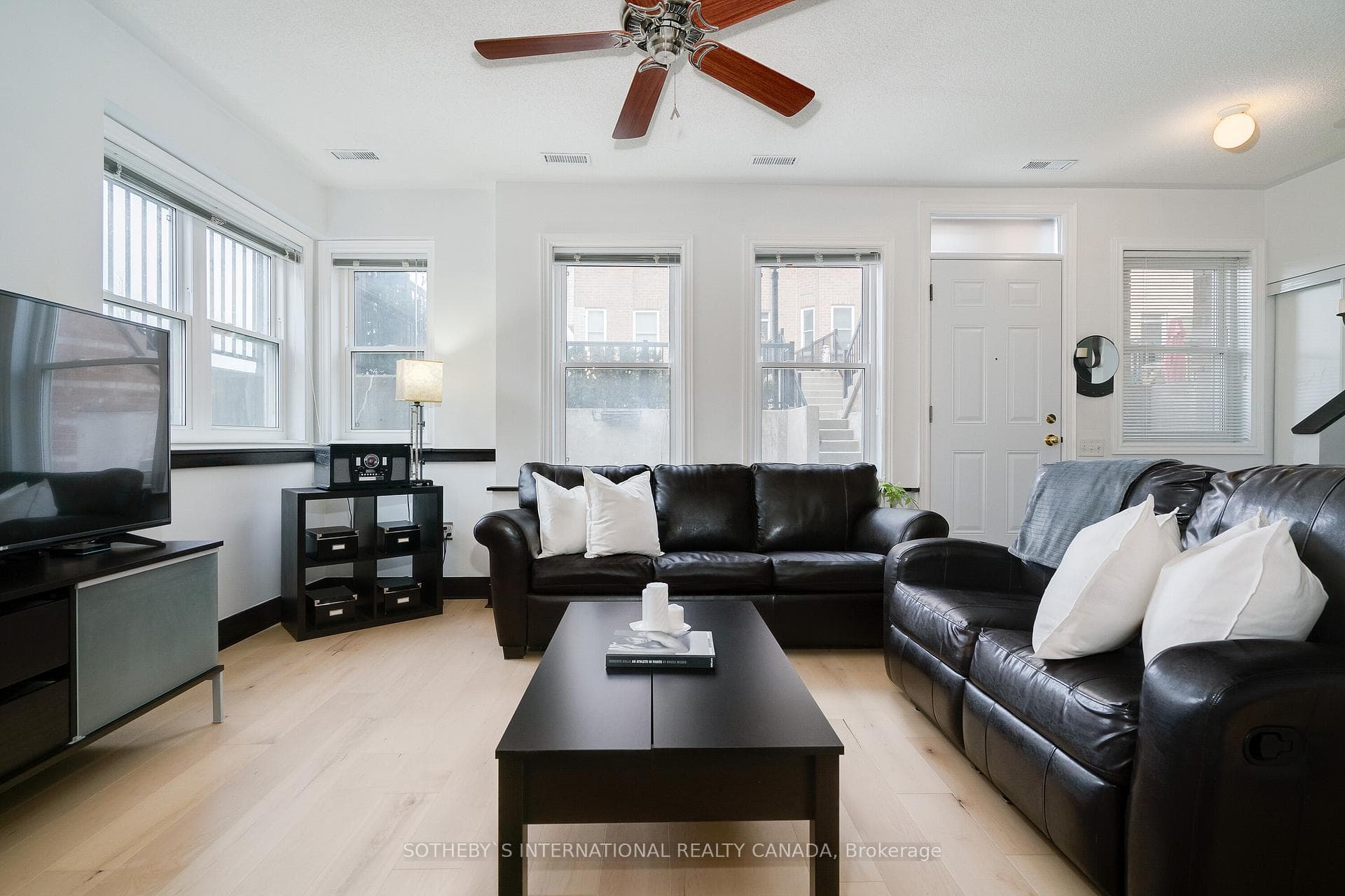 760 Lawrence Avenue Unit 106 photo 3