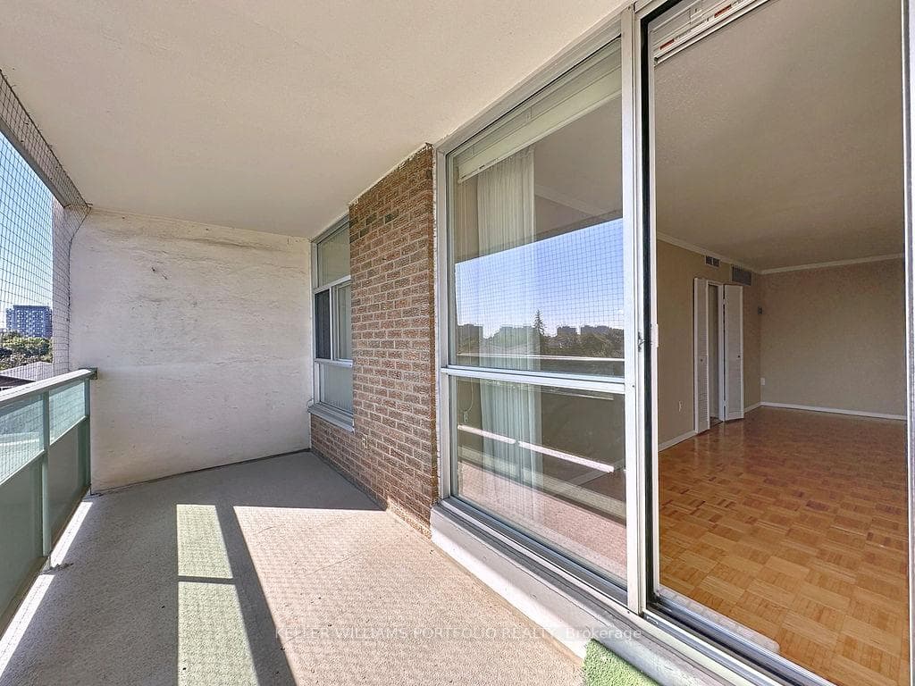 44 Longbourne Drive Unit 404 photo 15