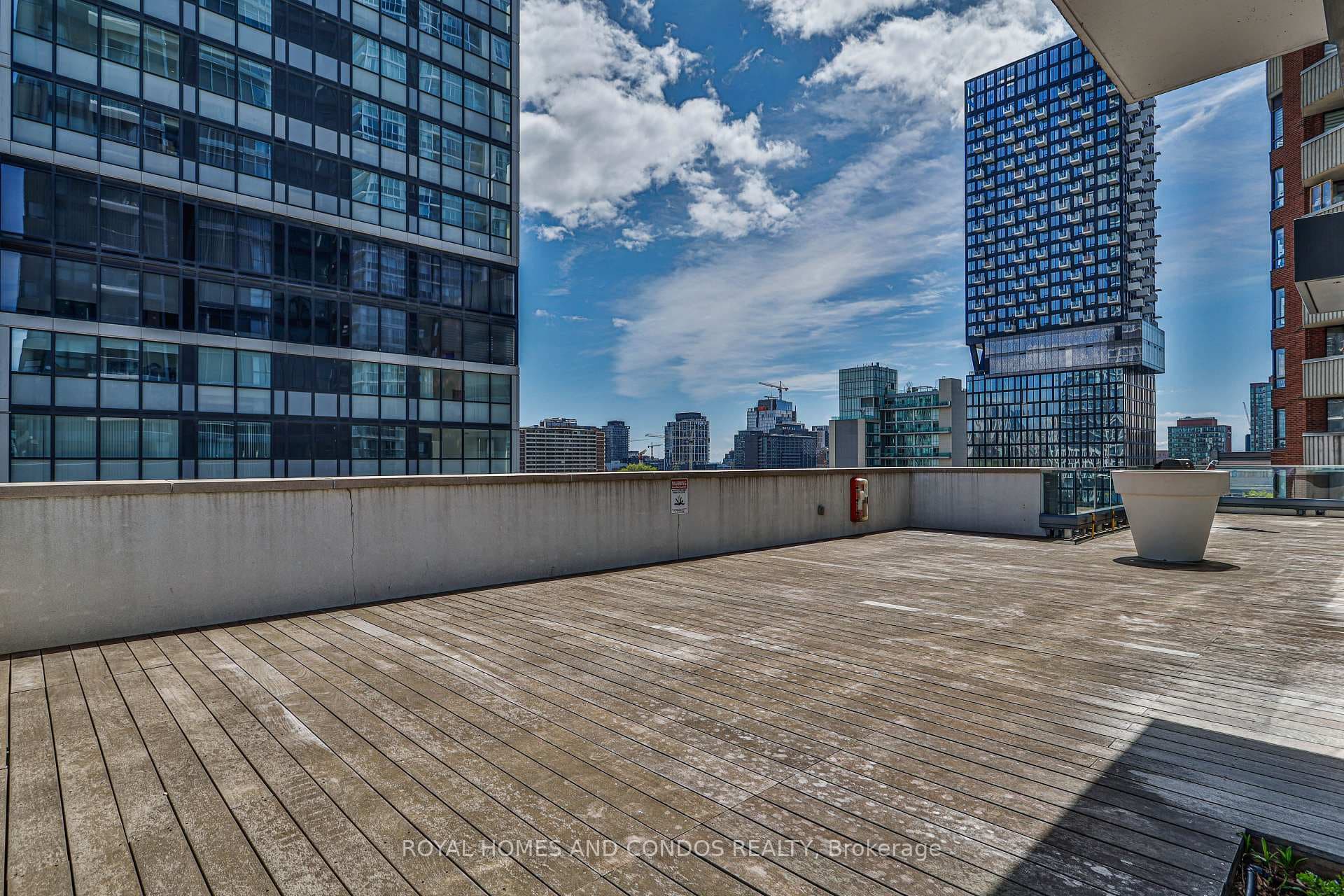 159 Dundas Street Unit 408 photo 45
