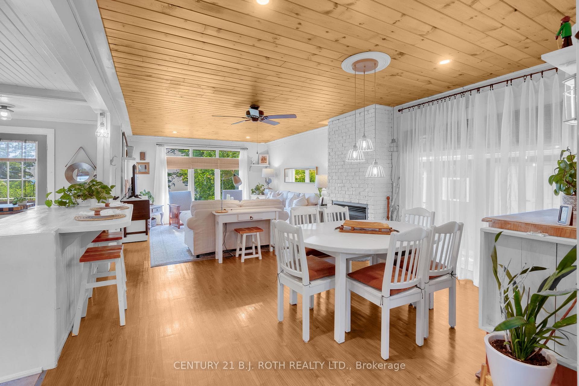 481 Lakeshore Road photo 8
