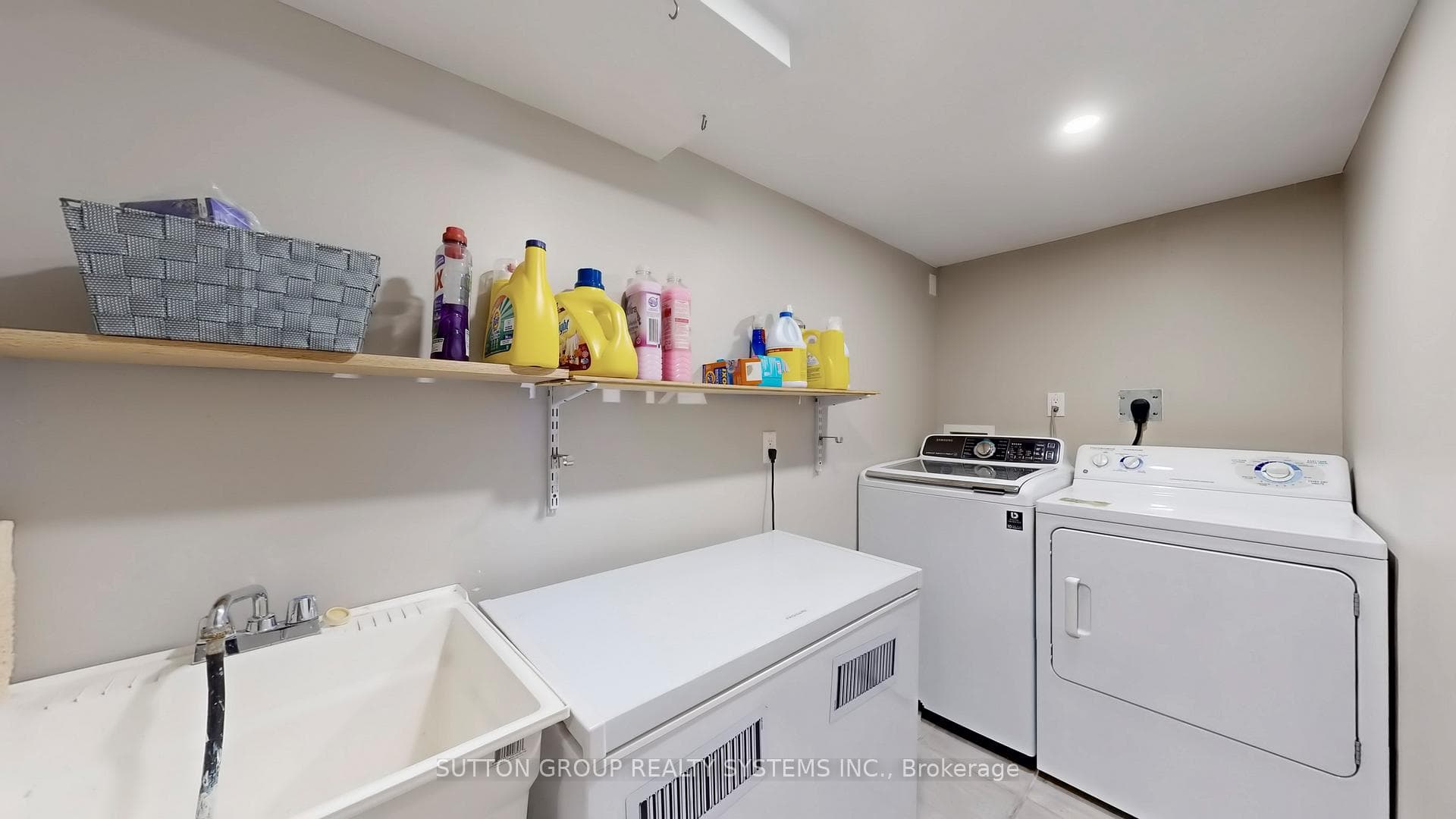 24 Chambers Avenue photo 18