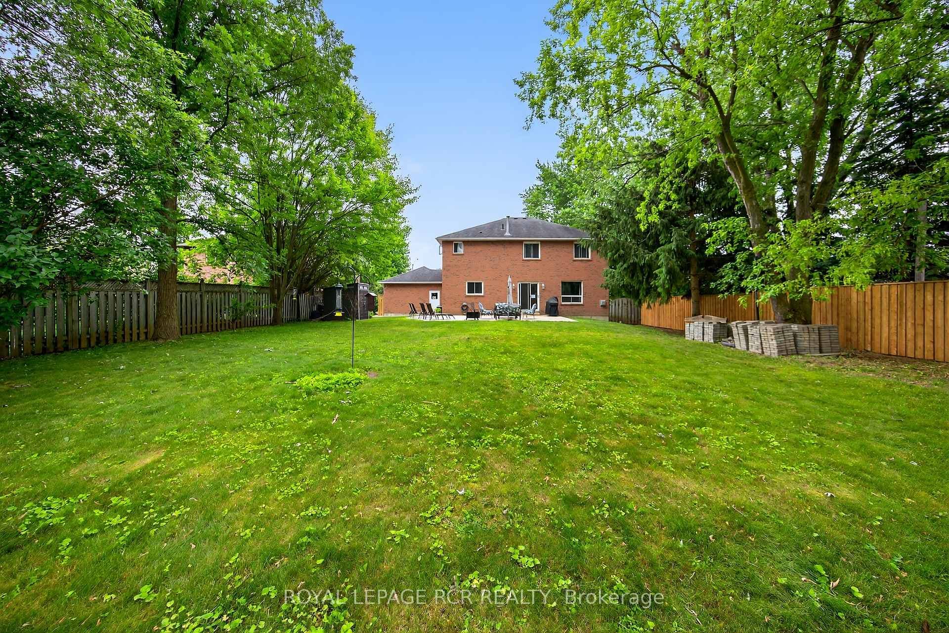 2 Dungey Crescent photo 47